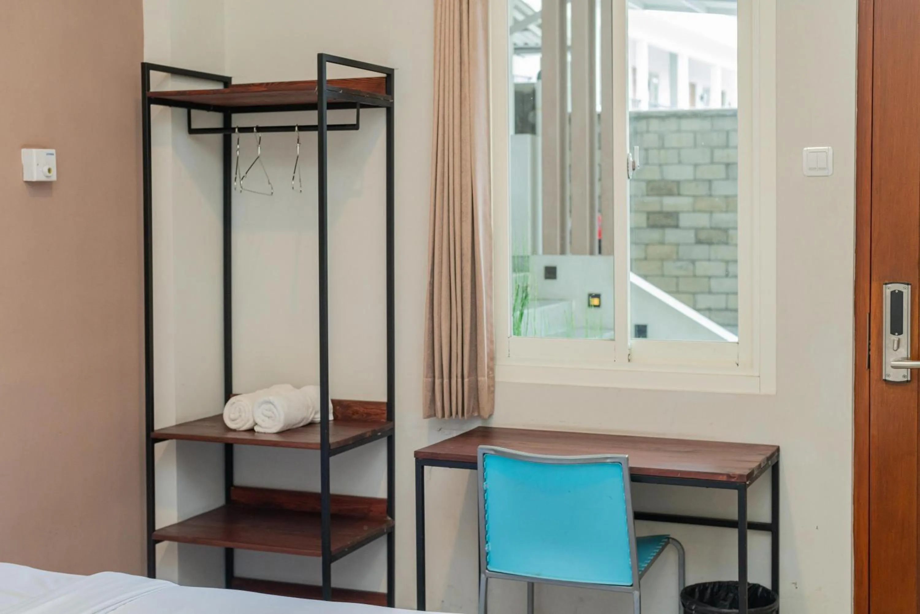 Bedroom, Bed in Urbanview Hotel Bubusini Batu by RedDoorz