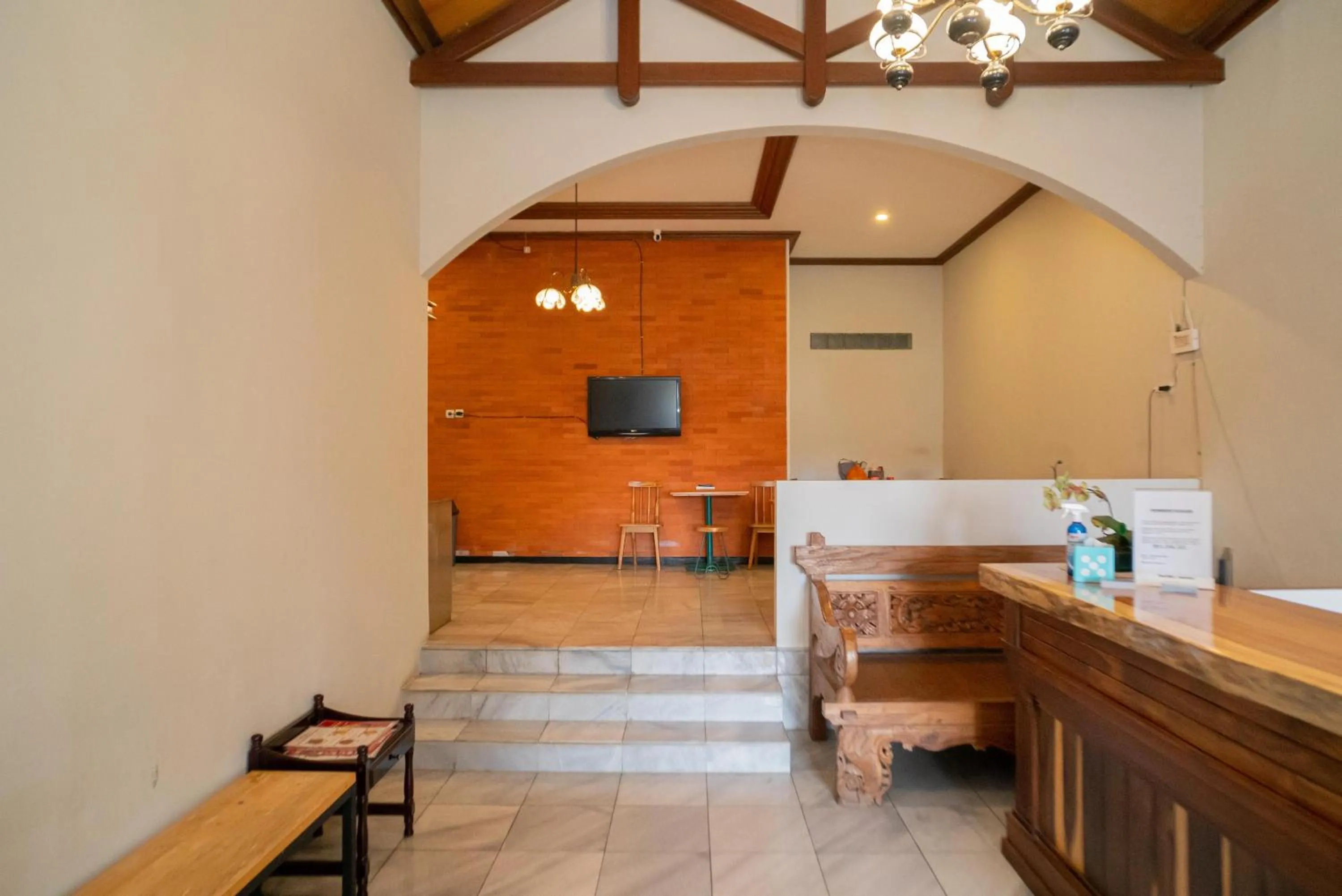 Lobby or reception in Urbanview Hotel Bubusini Batu by RedDoorz