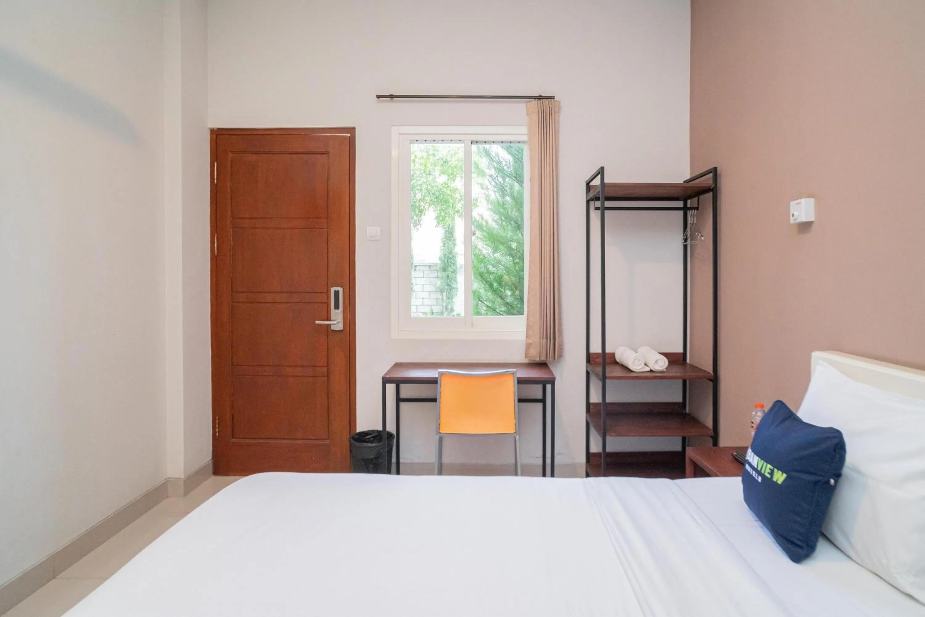 Bedroom, Bed in Urbanview Hotel Bubusini Batu by RedDoorz