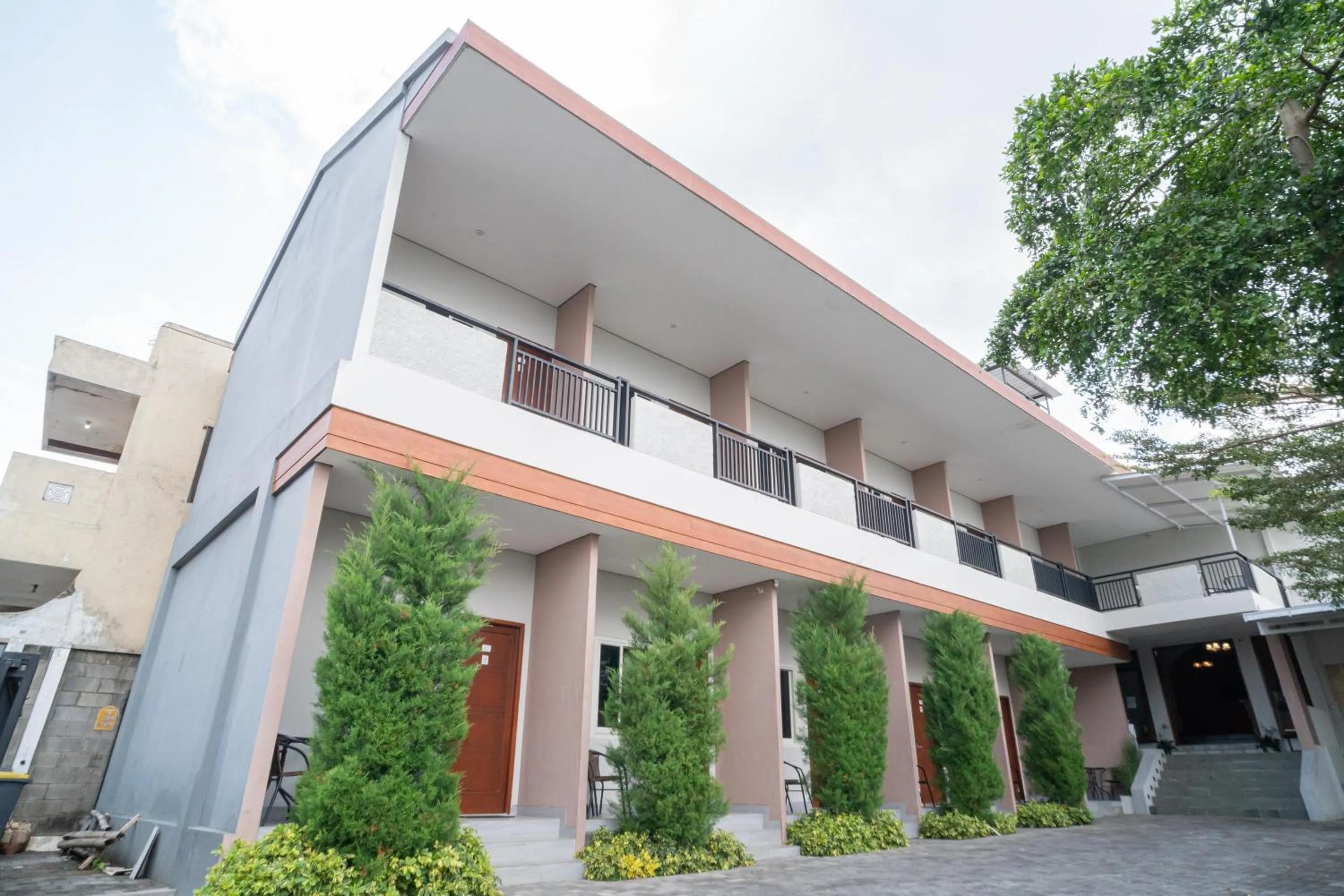 Property building in Urbanview Hotel Bubusini Batu by RedDoorz