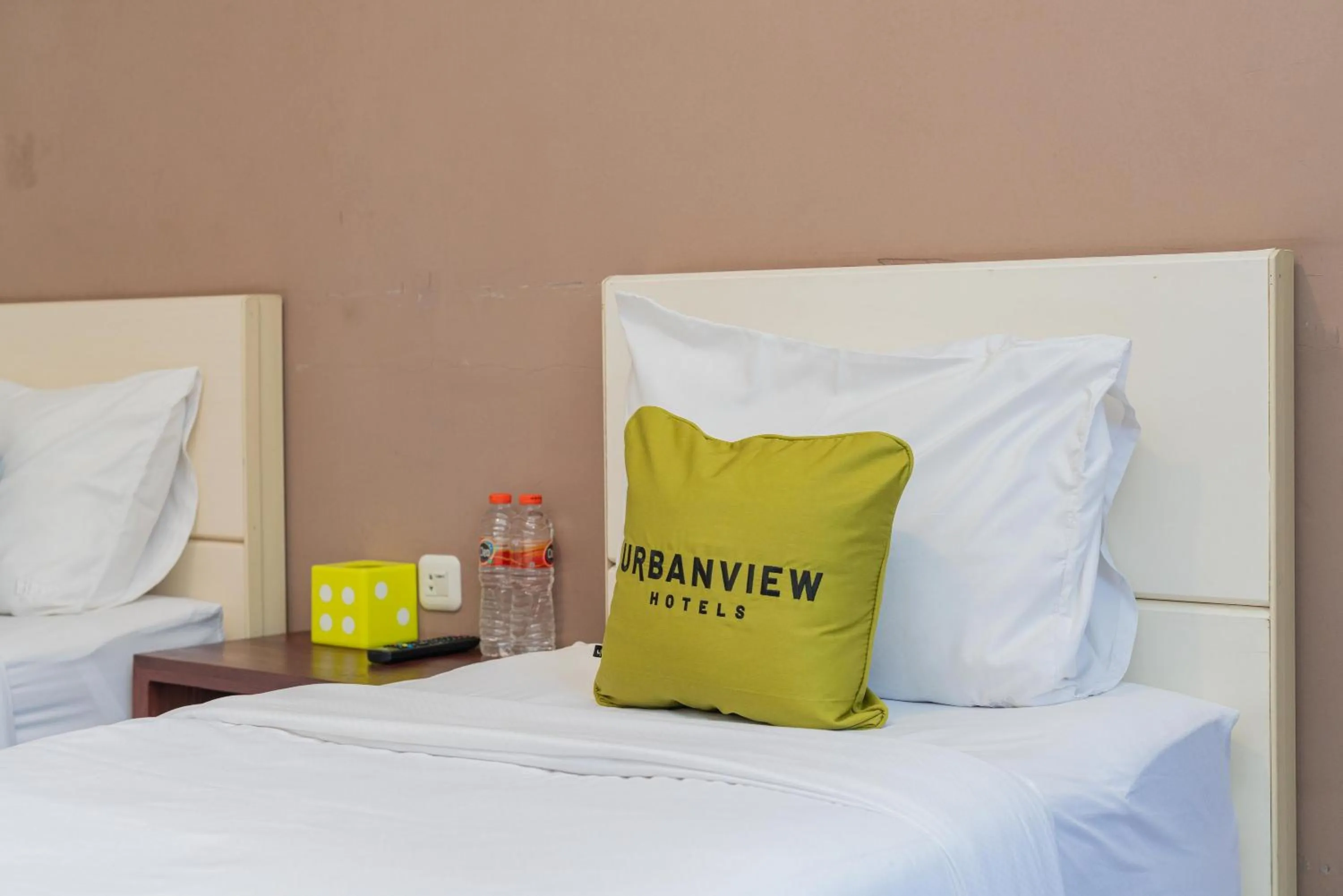 Bedroom, Bed in Urbanview Hotel Bubusini Batu by RedDoorz