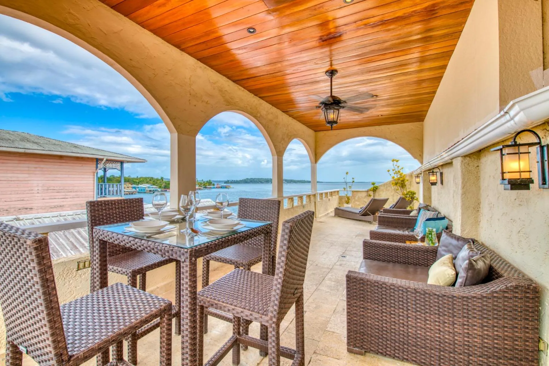 Balcony/Terrace in Tropical Suites Hotel