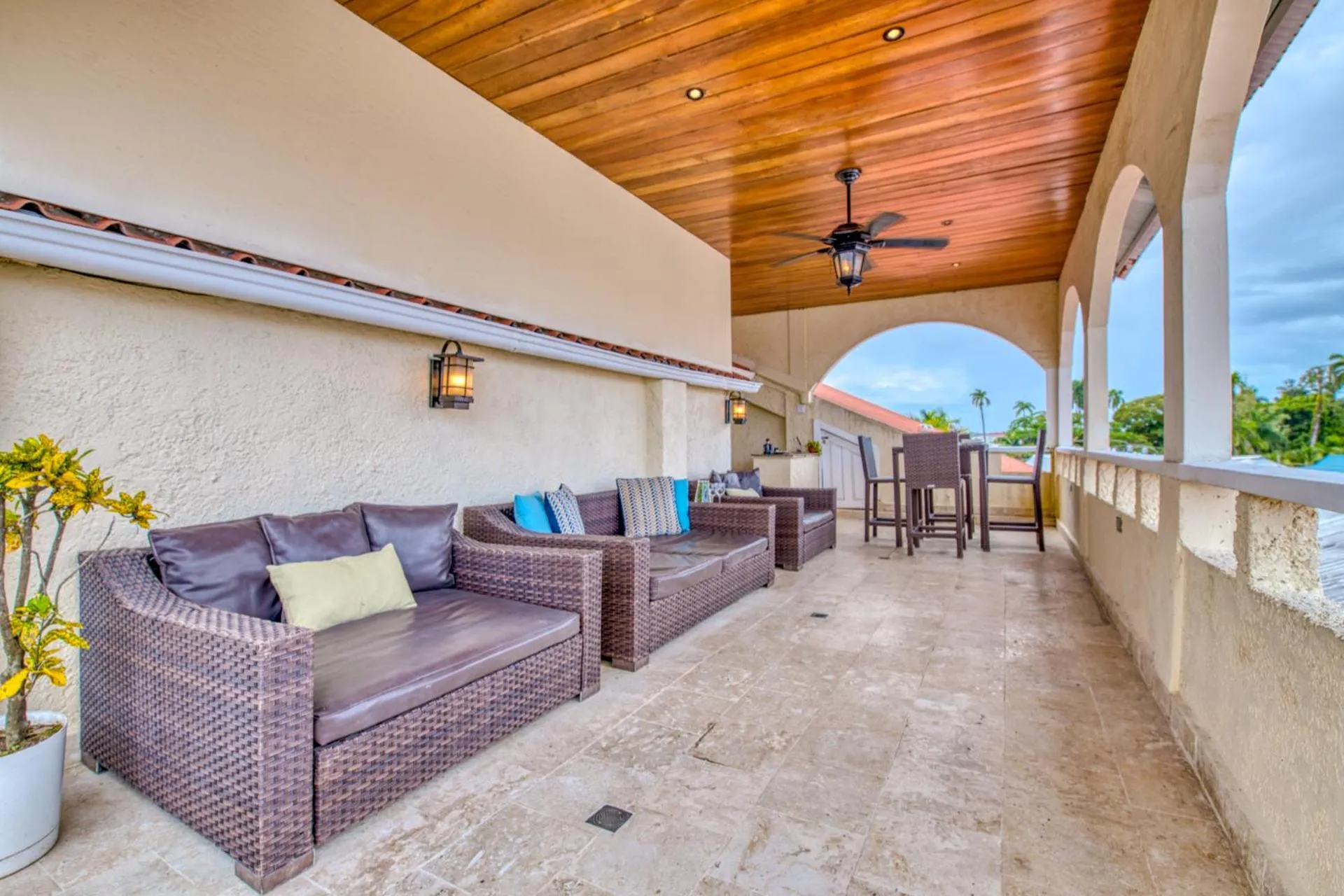 Balcony/Terrace in Tropical Suites Hotel