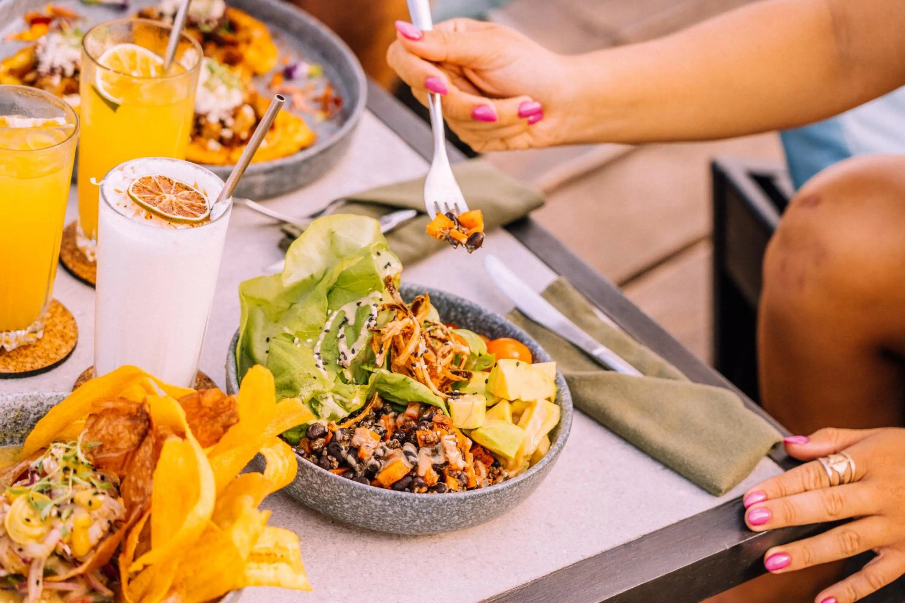 Food and drinks in Tropical Suites Hotel