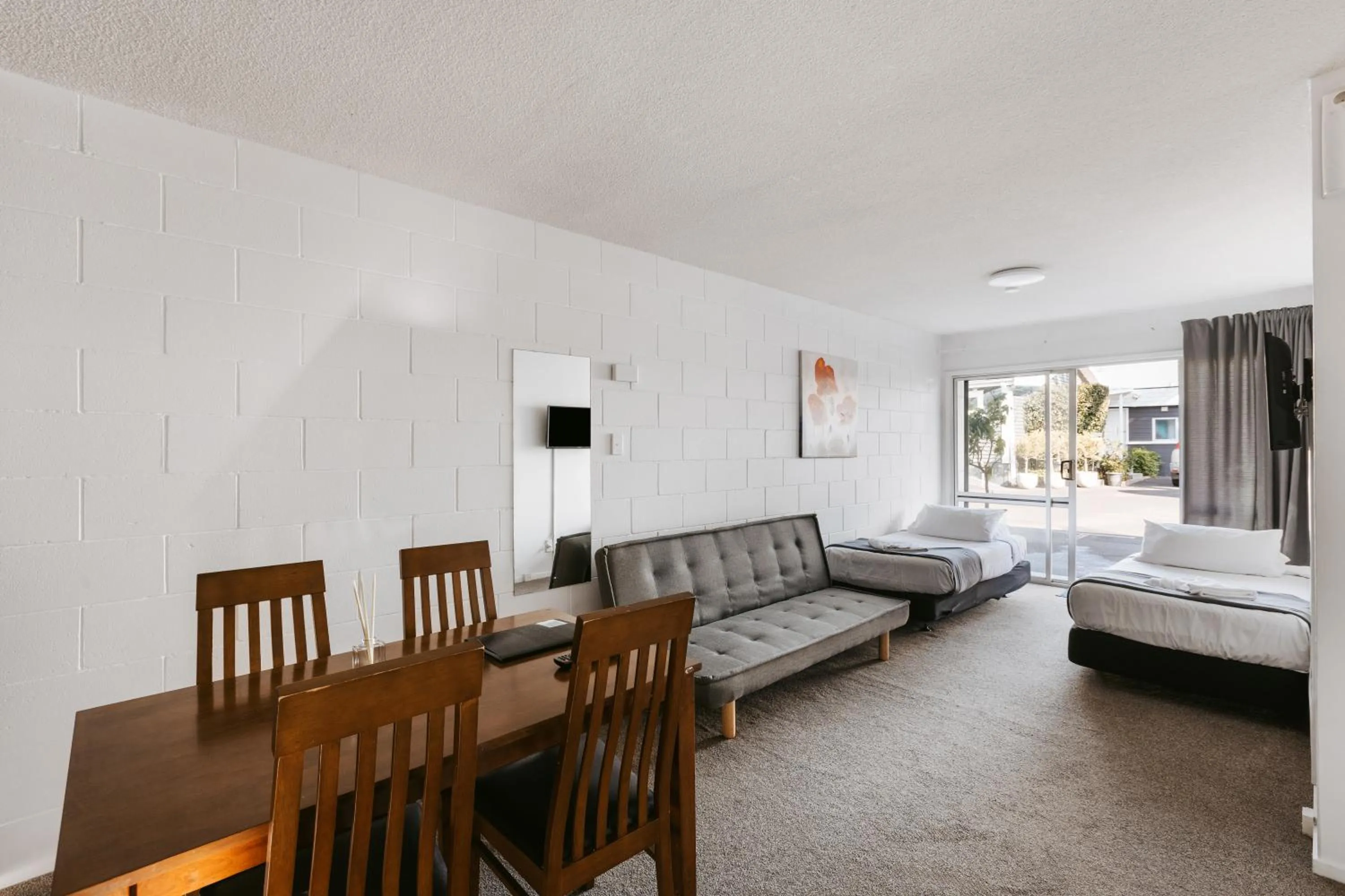 Bed in Roselands Motel