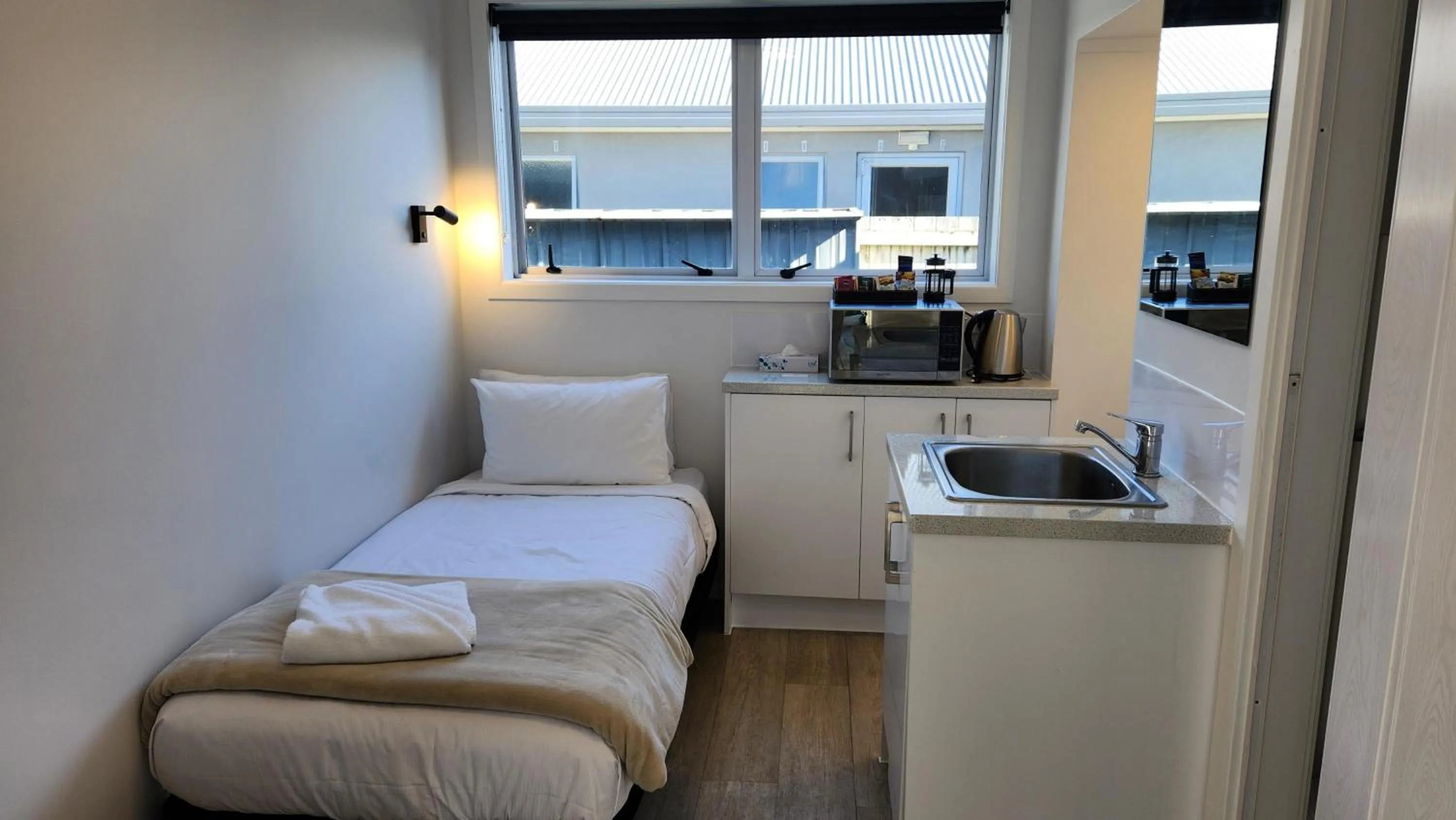 Bed in Roselands Motel