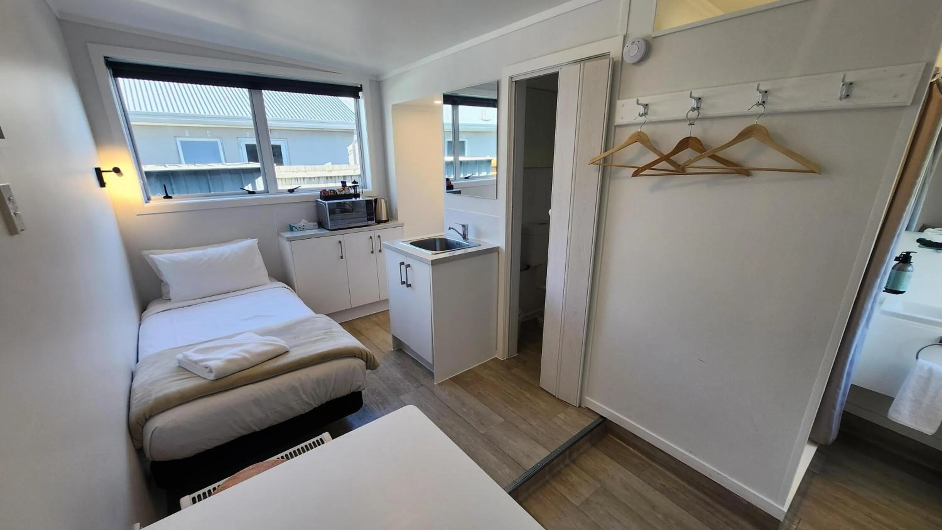 Bed in Roselands Motel