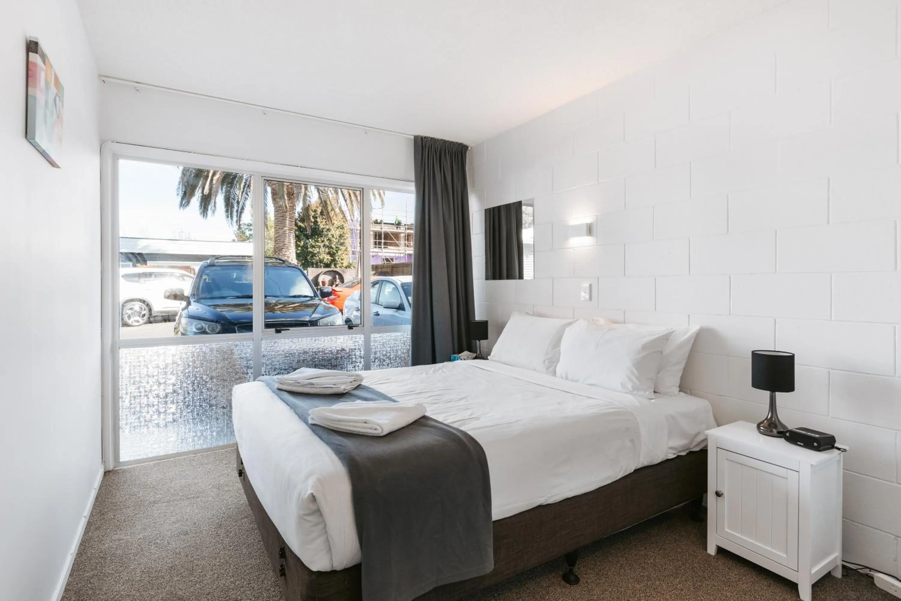 Bed in Roselands Motel