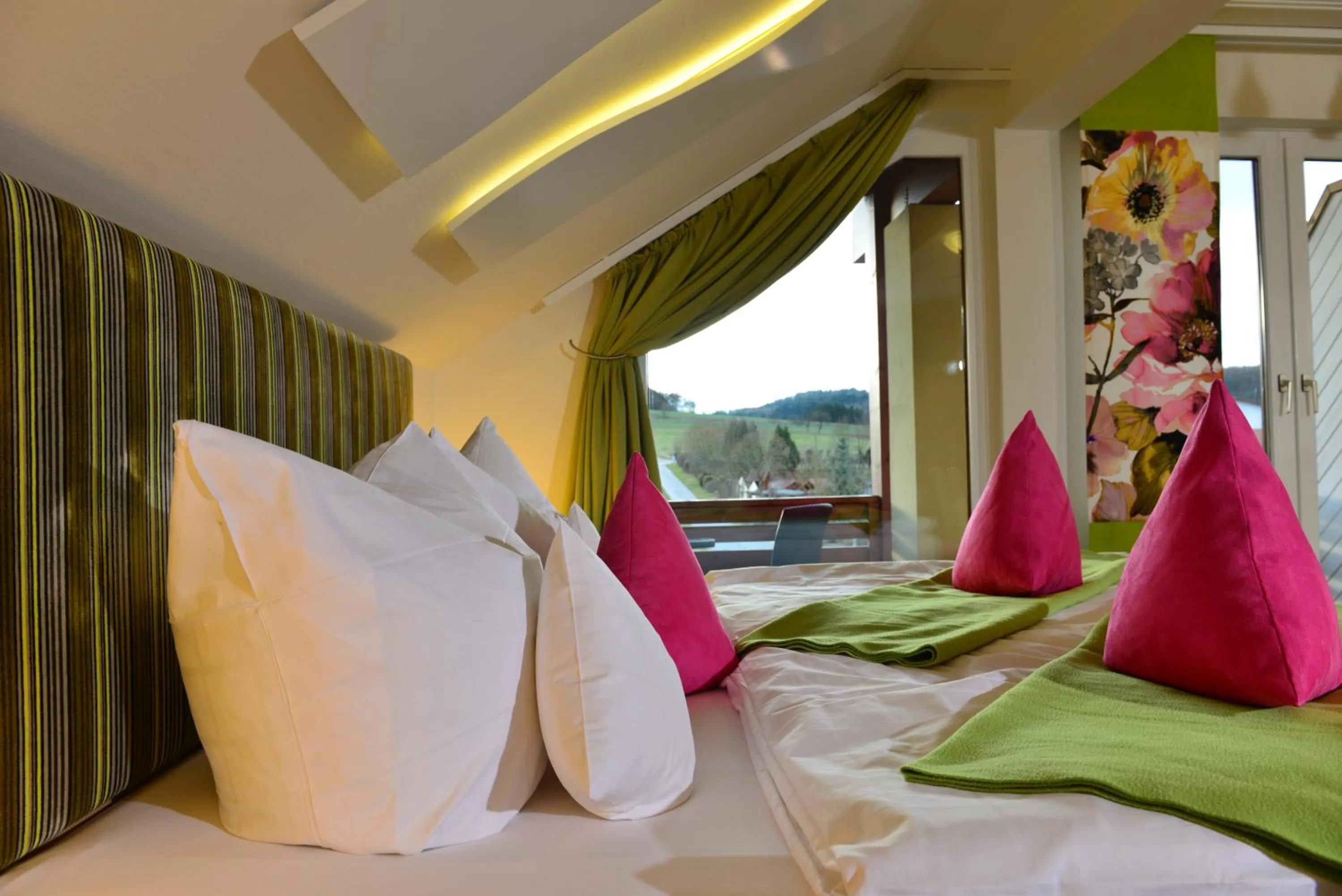 Bedroom, Bed in Hotel Freund - Privathotels Dr Lohbeck