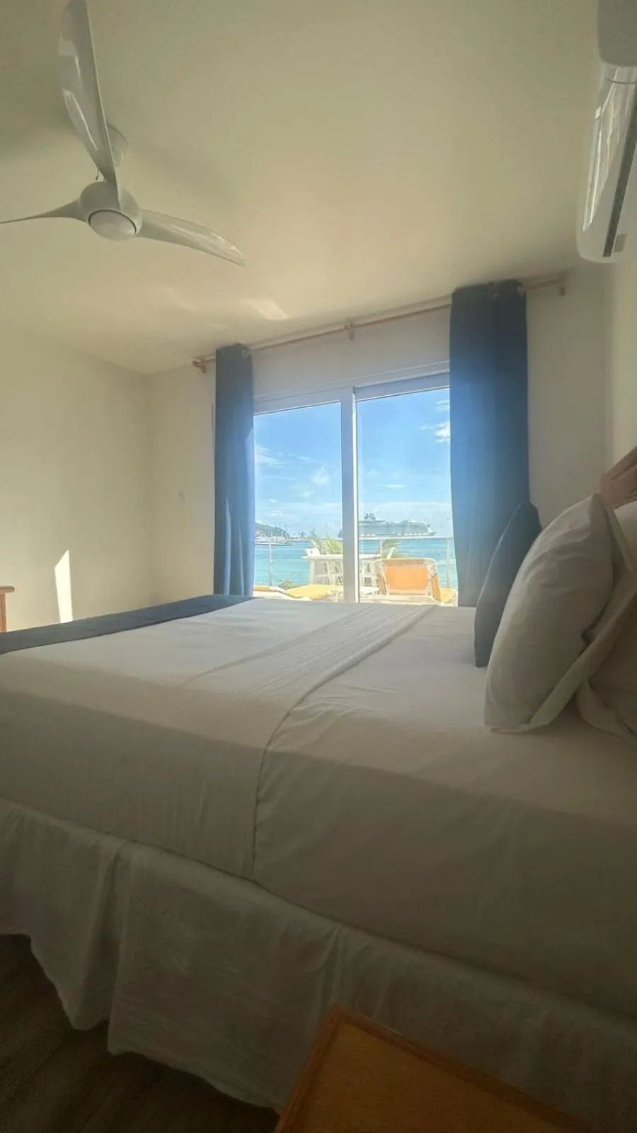 Bed in Seaview Beach Hotel