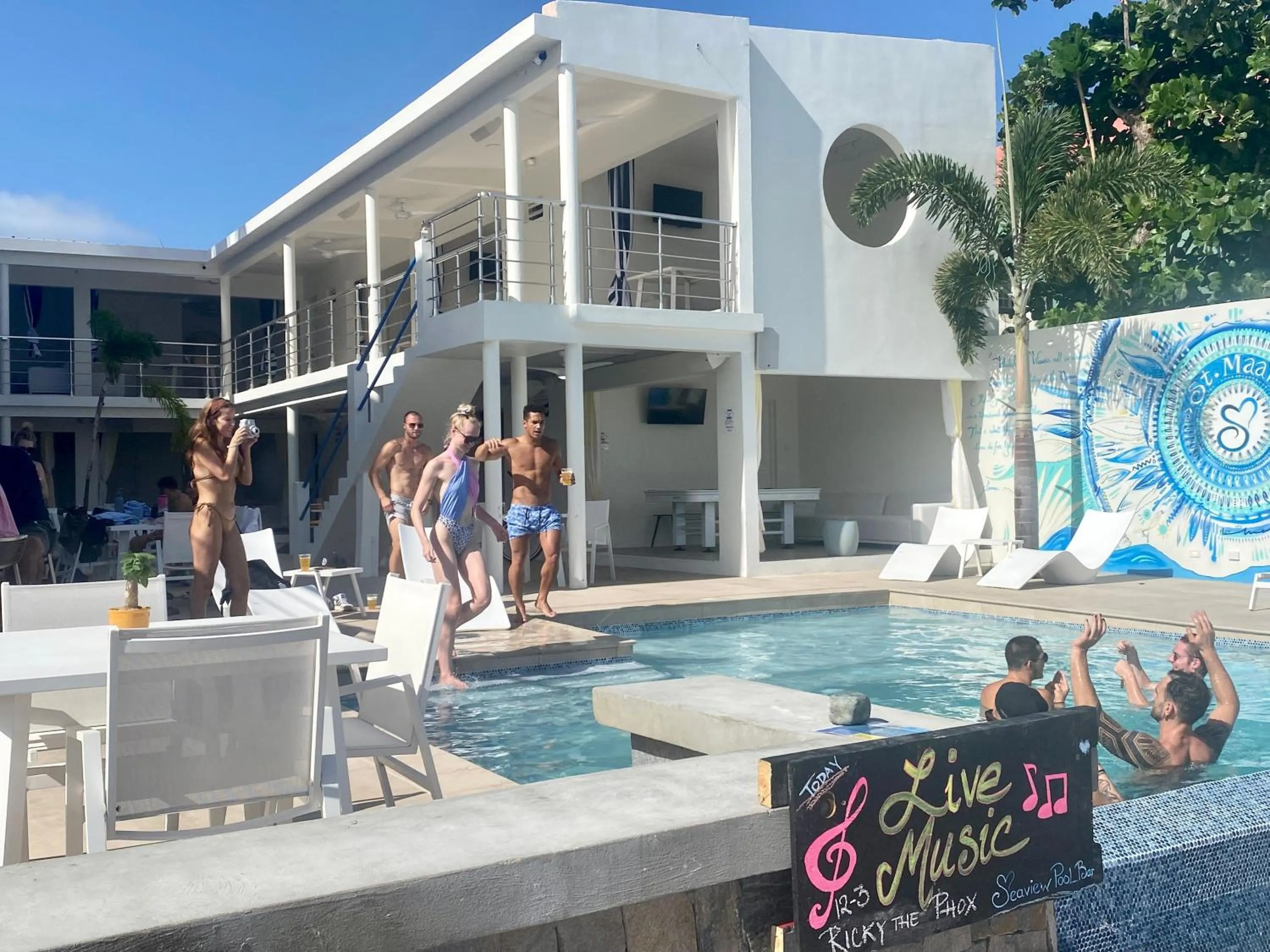 Lounge or bar in Seaview Beach Hotel