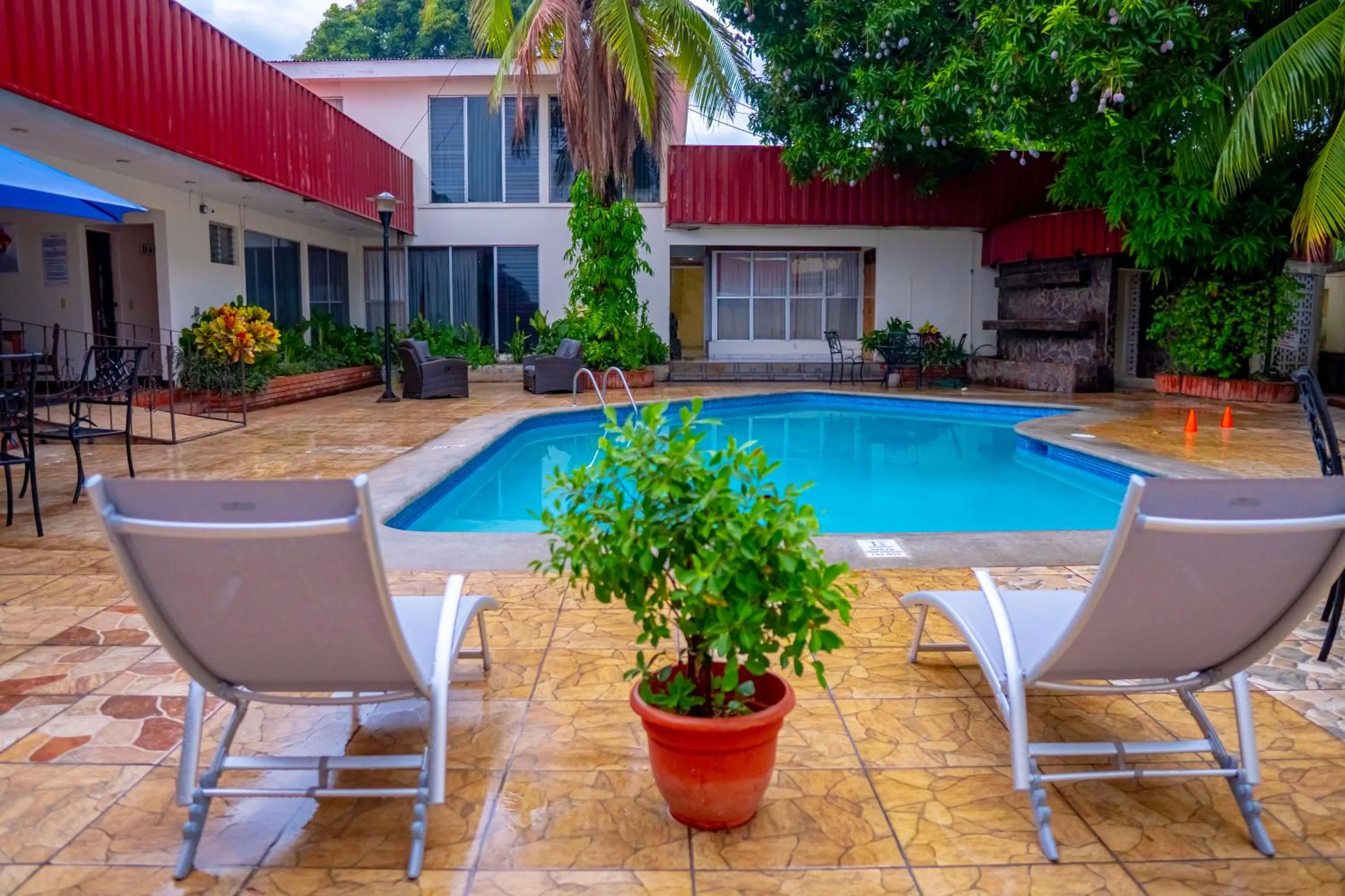 Swimming pool in Hotel Estrella