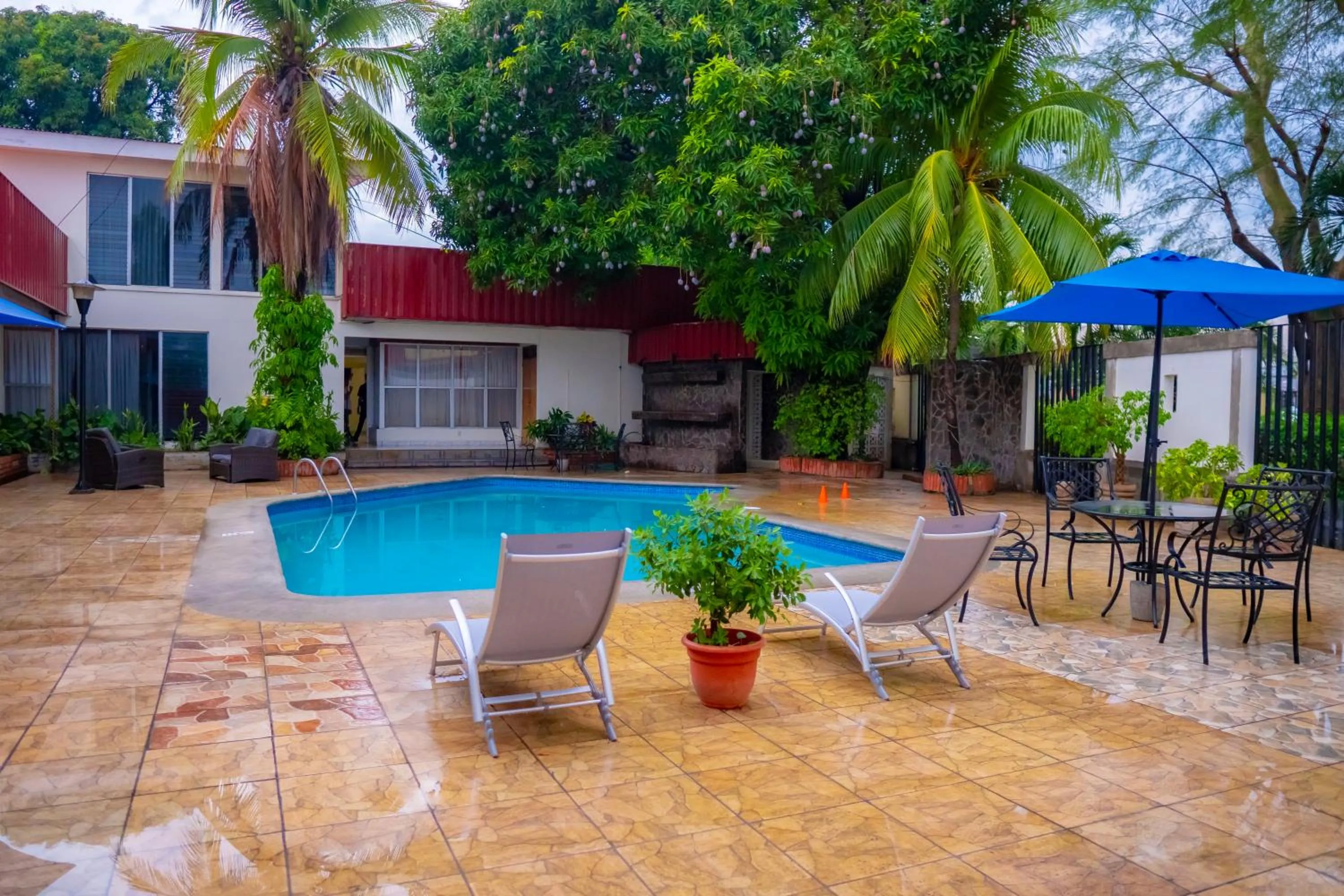Swimming pool in Hotel Estrella