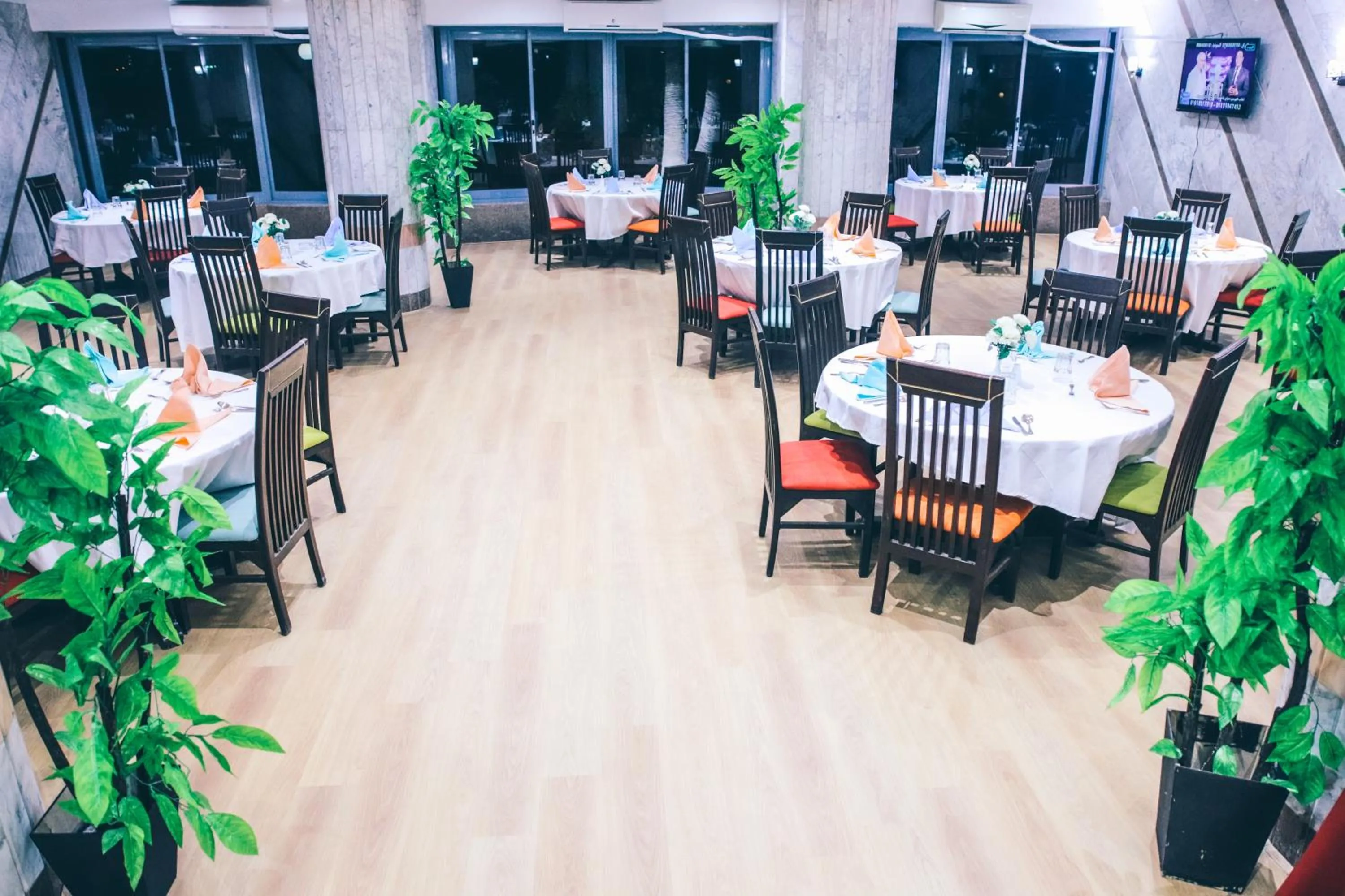 Restaurant/places to eat in Jewel Maadi Cabins and Club