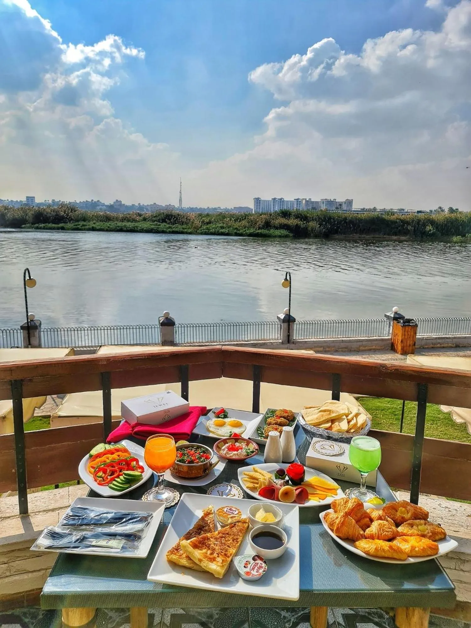 Food and drinks in Jewel Maadi Cabins and Club