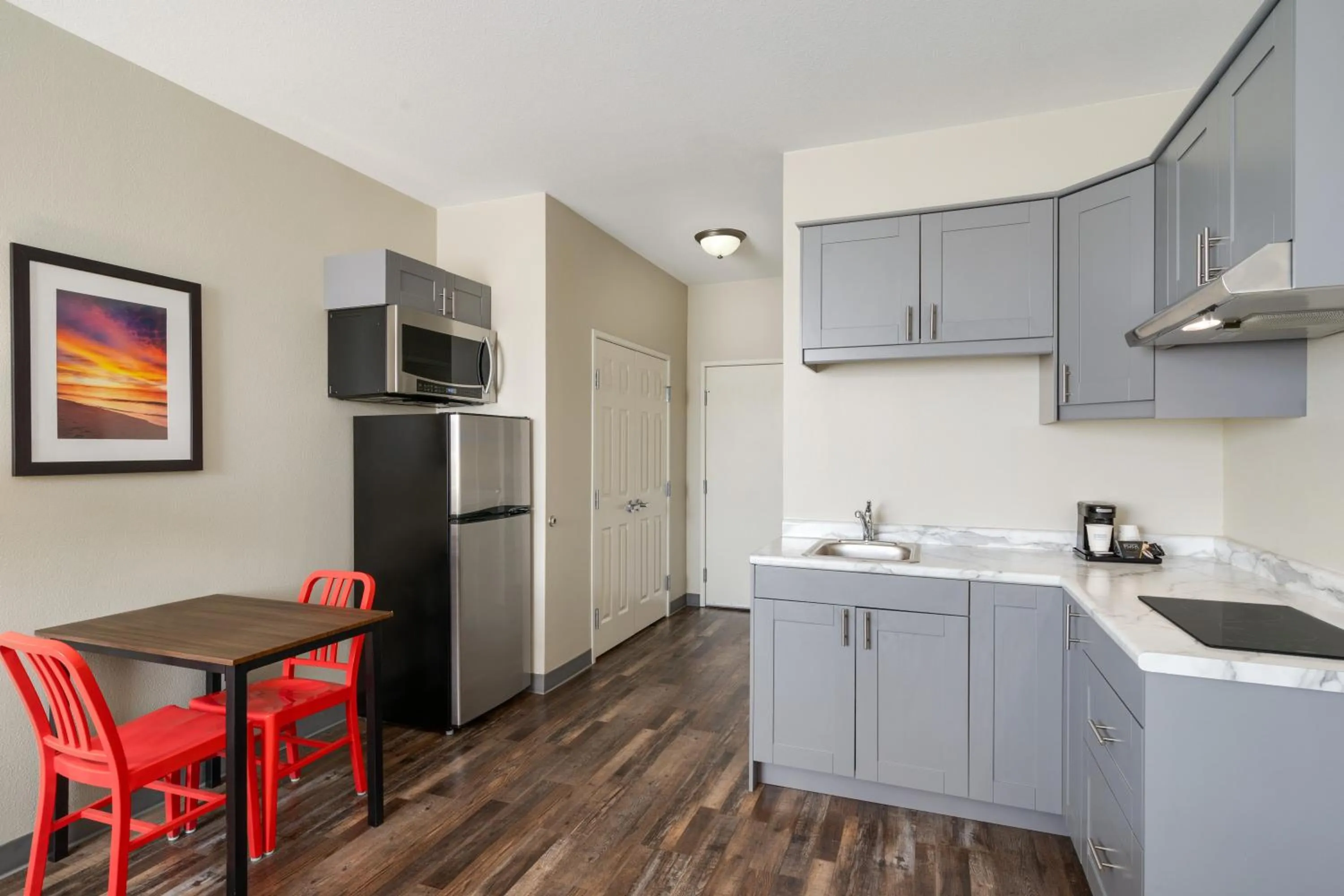 Coffee/tea facilities in Bakken Airport XWA Hotel & Studios