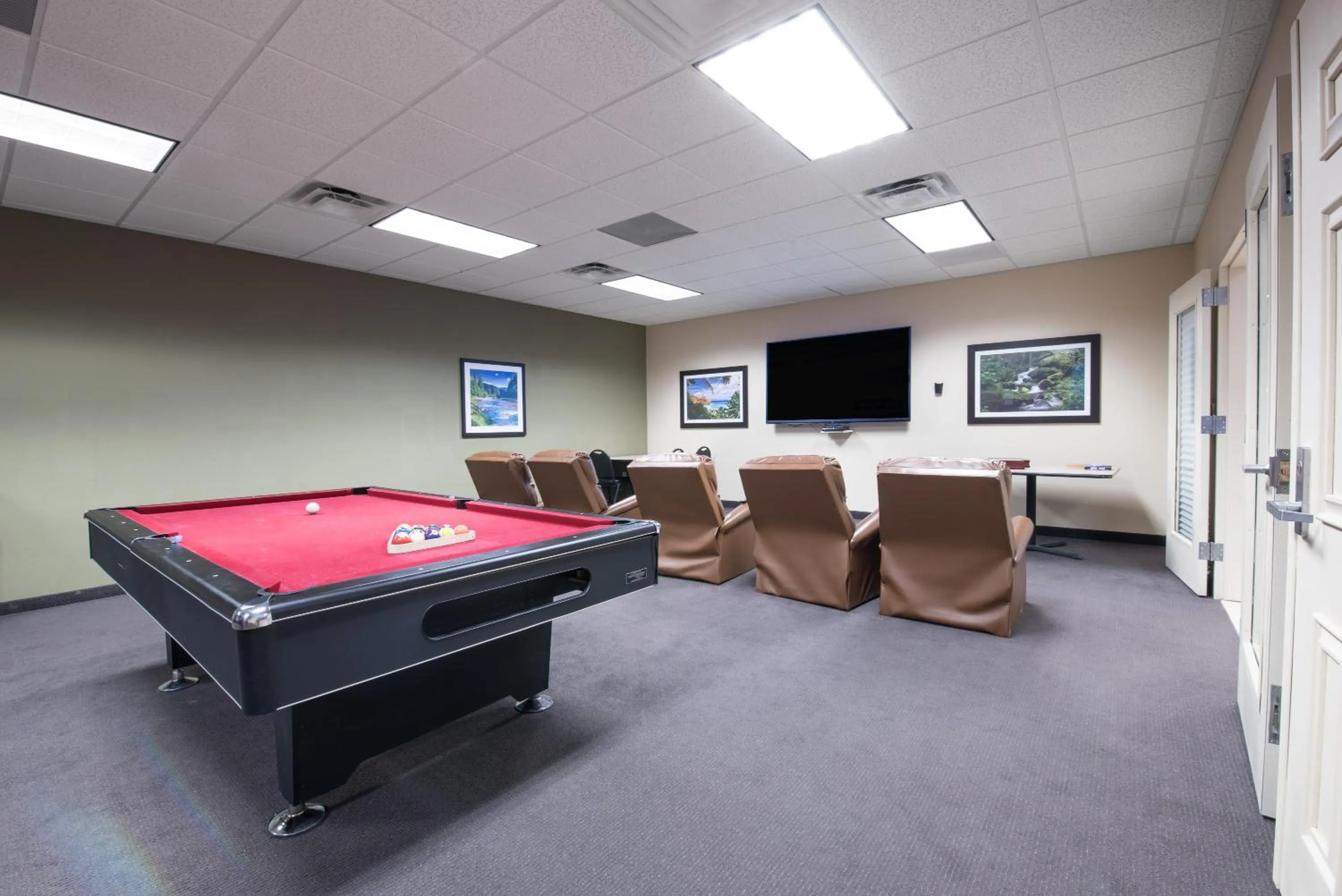 Billiard in Bakken Airport XWA Hotel & Studios