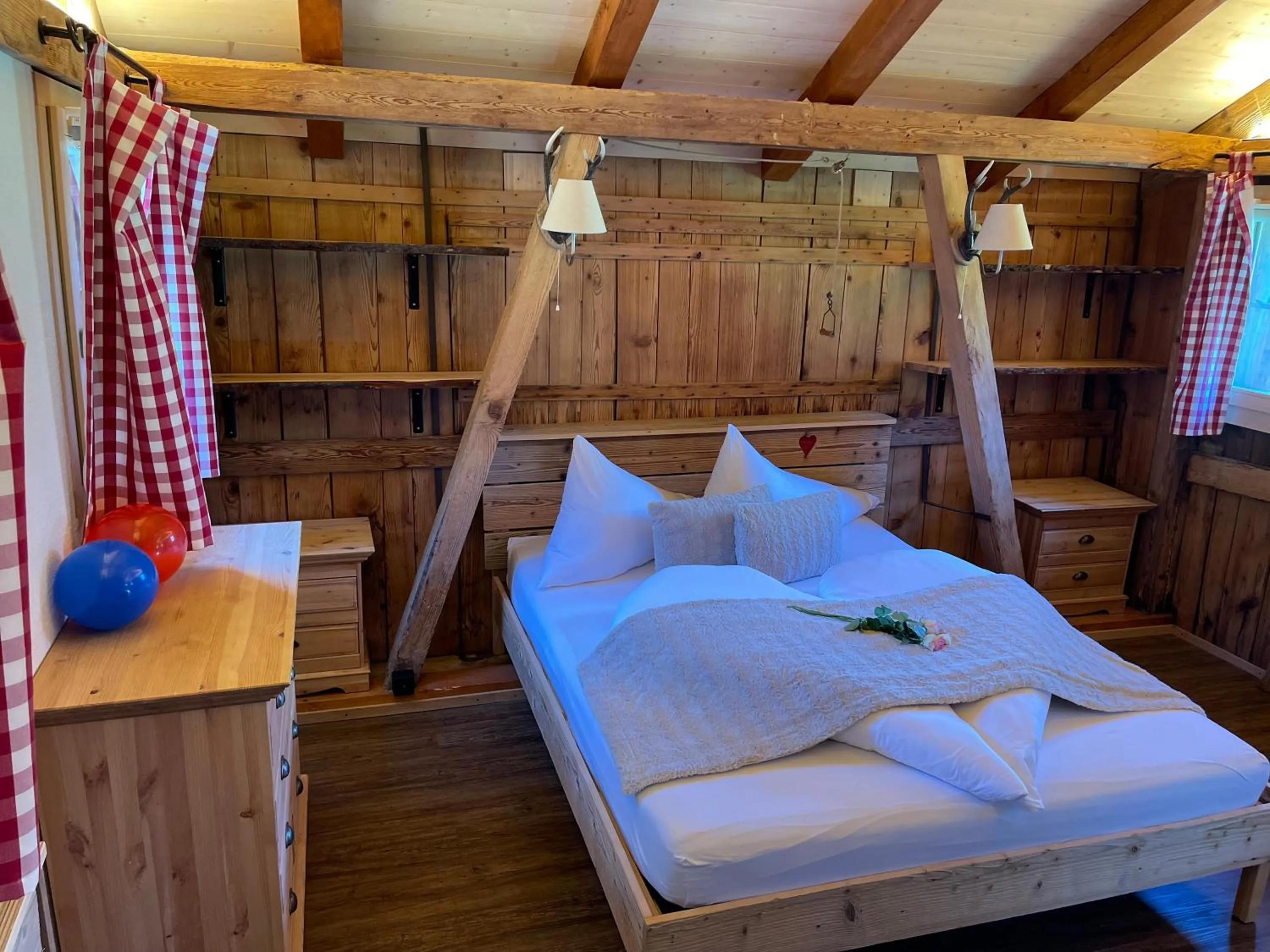 Bed in Hotel Jägerstübli Grindelwald