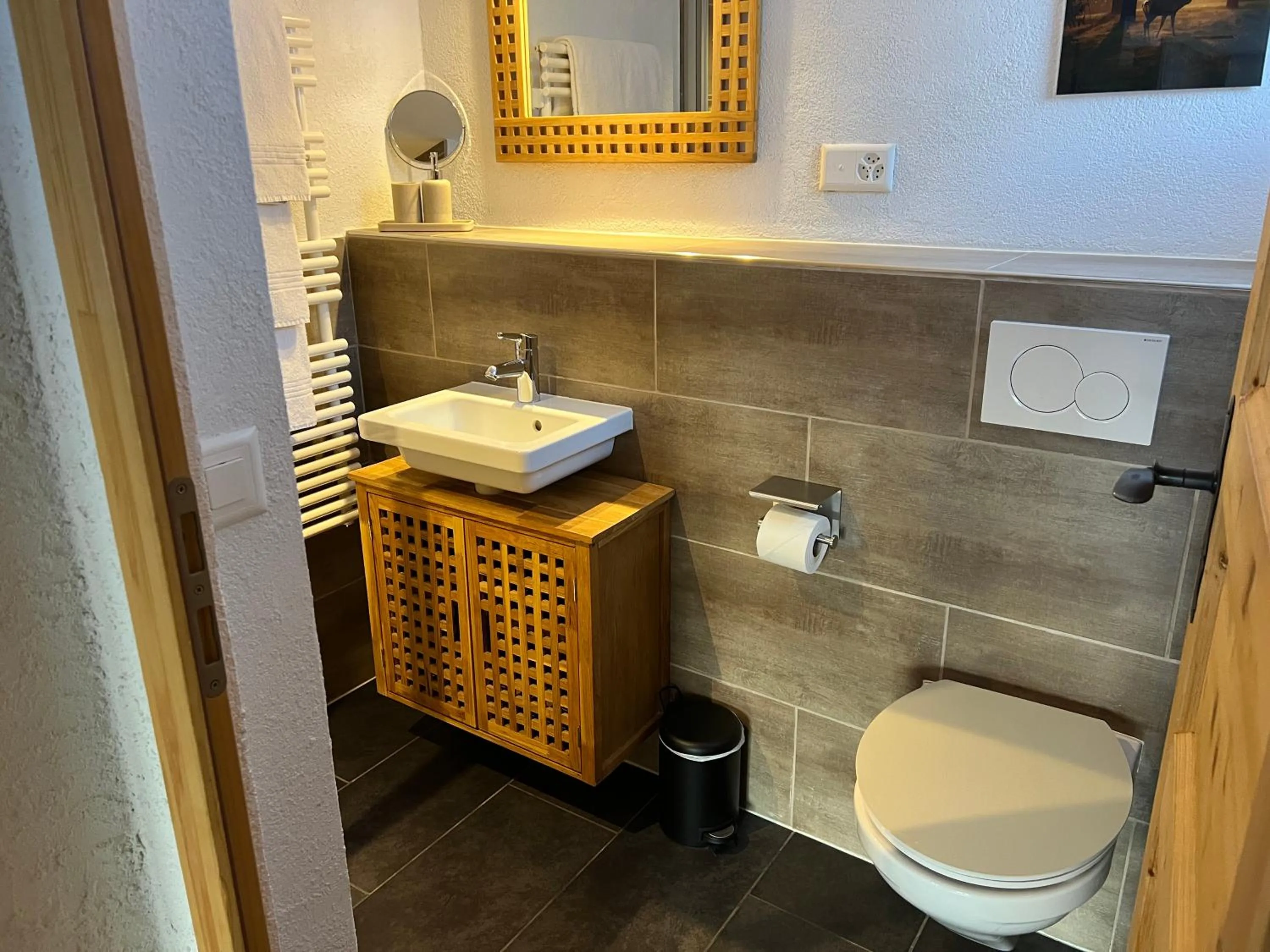 Toilet in Hotel Jägerstübli Grindelwald