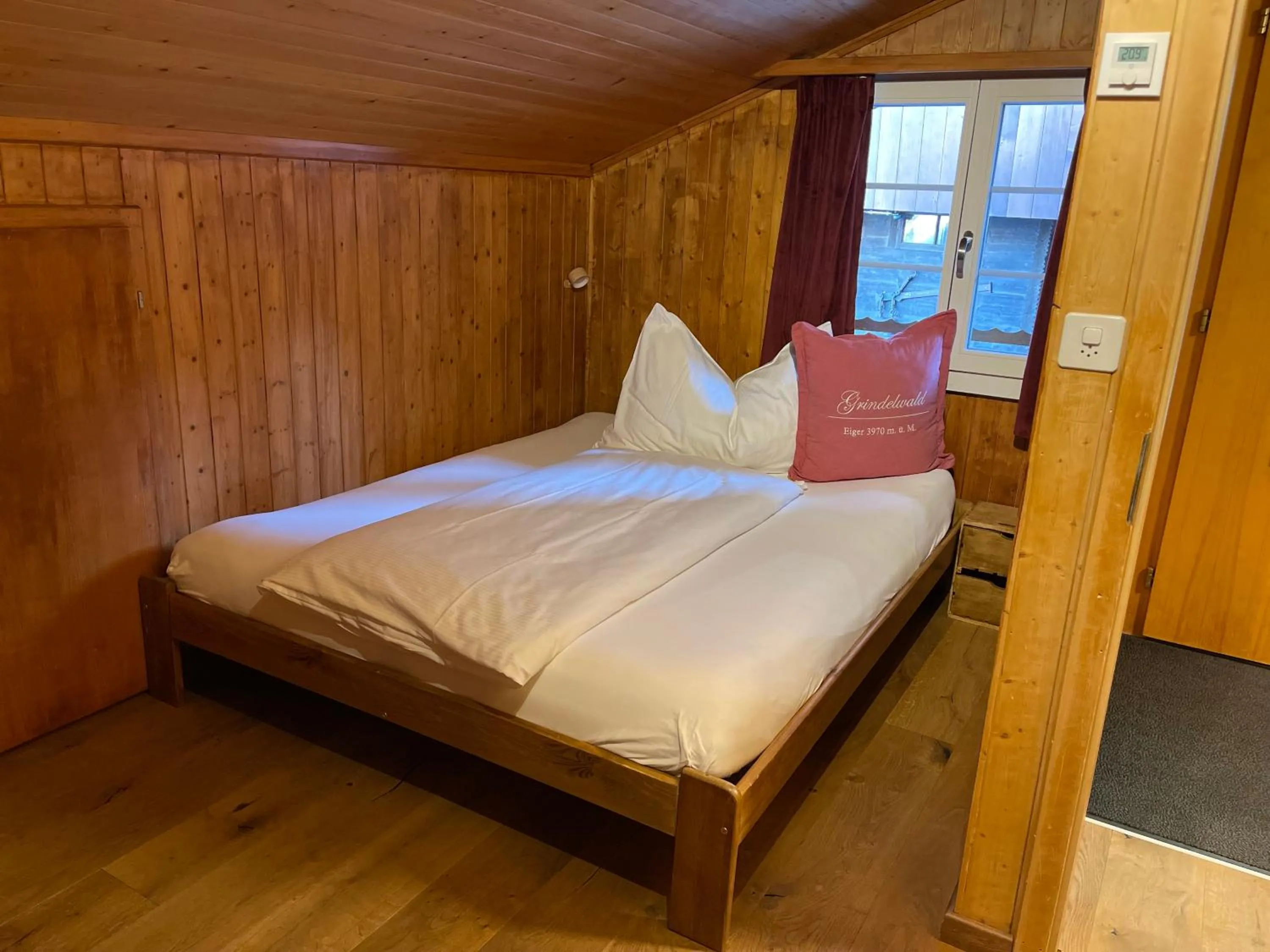 Bed in Hotel Jägerstübli Grindelwald