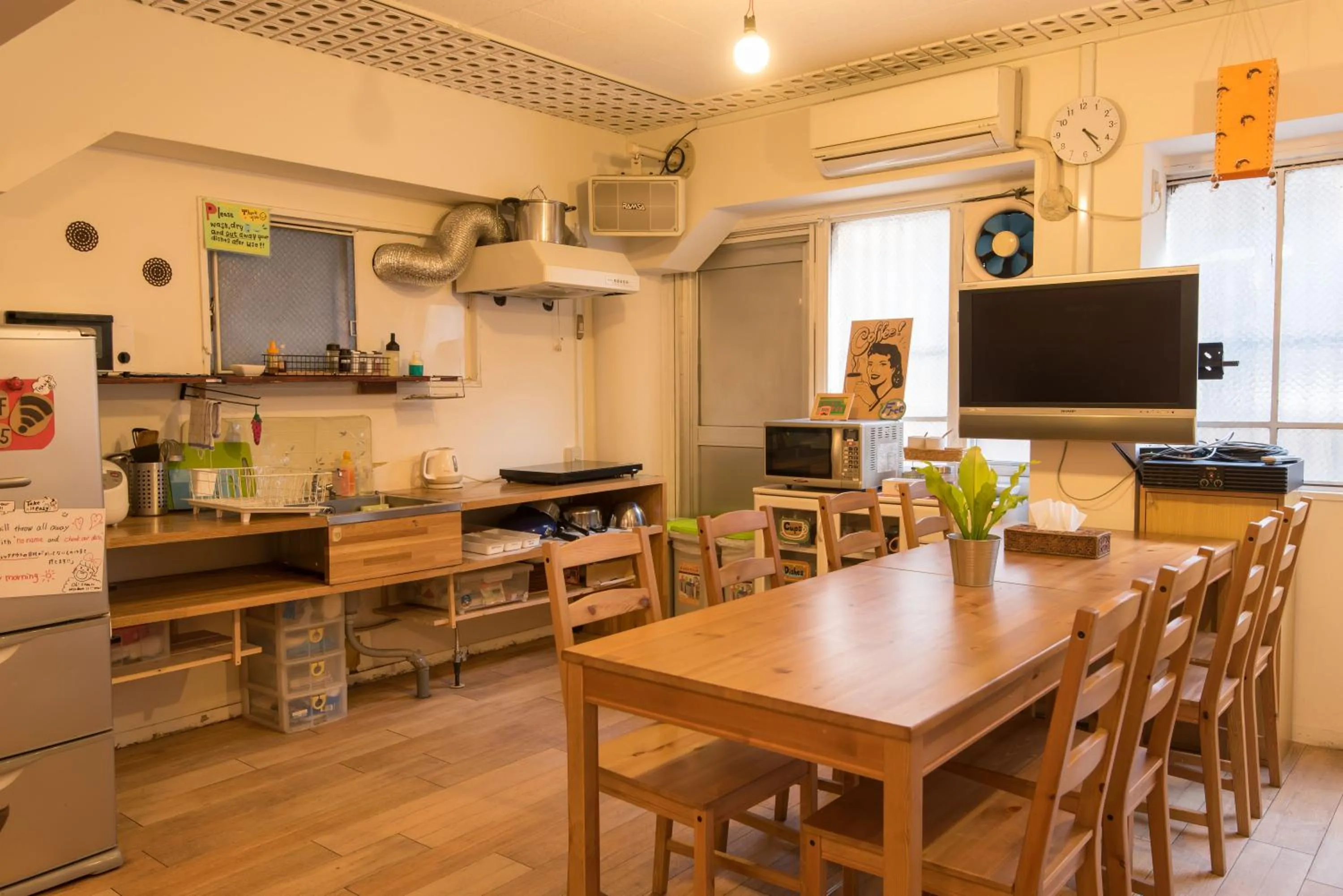 Communal kitchen in Hostel Q