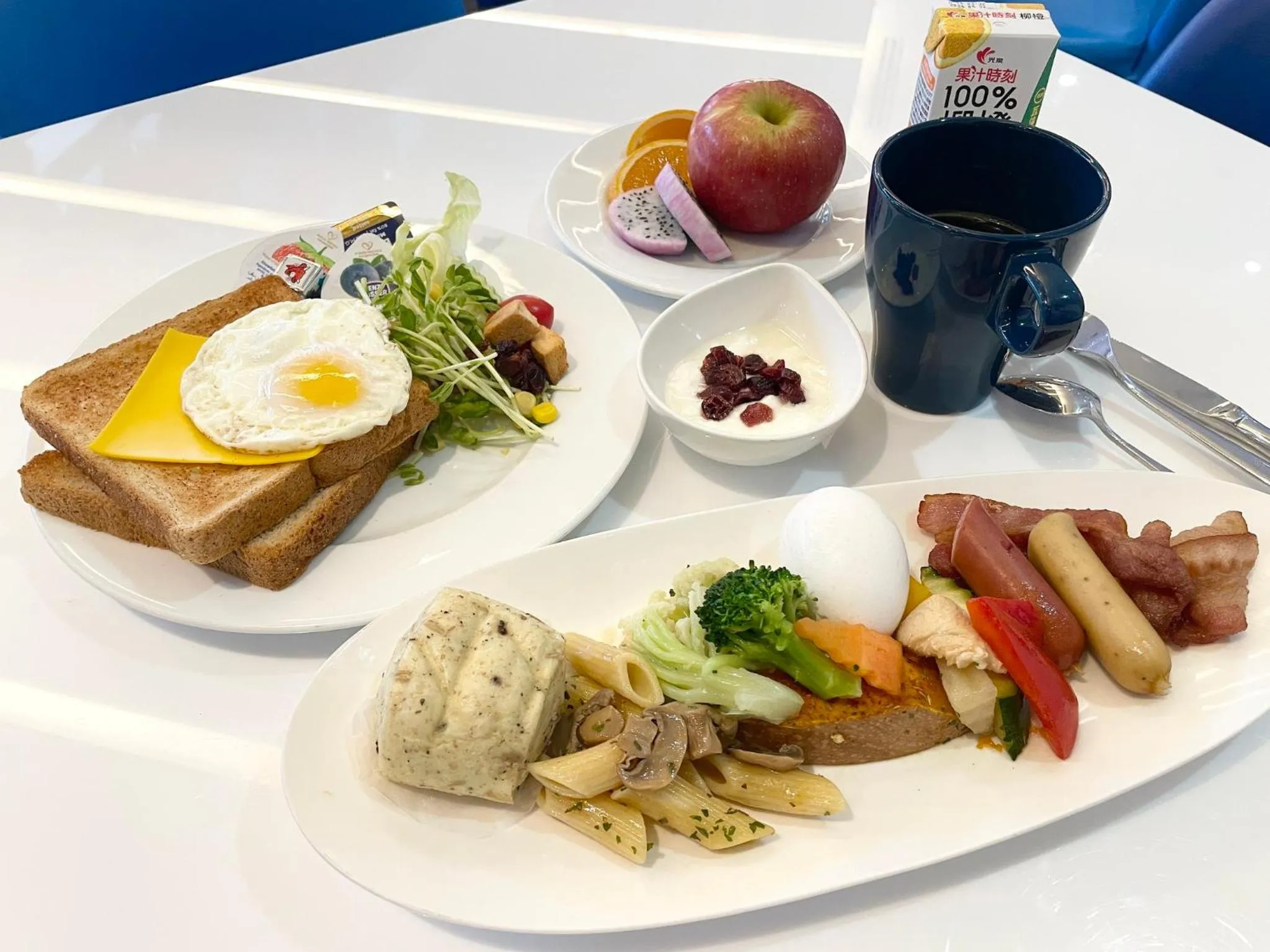 Breakfast in Holiday Inn Express Taoyuan by IHG