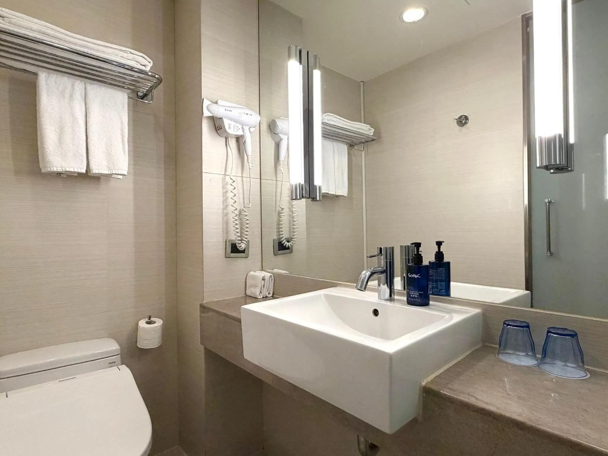 Photo of the whole room in Holiday Inn Express Taoyuan by IHG