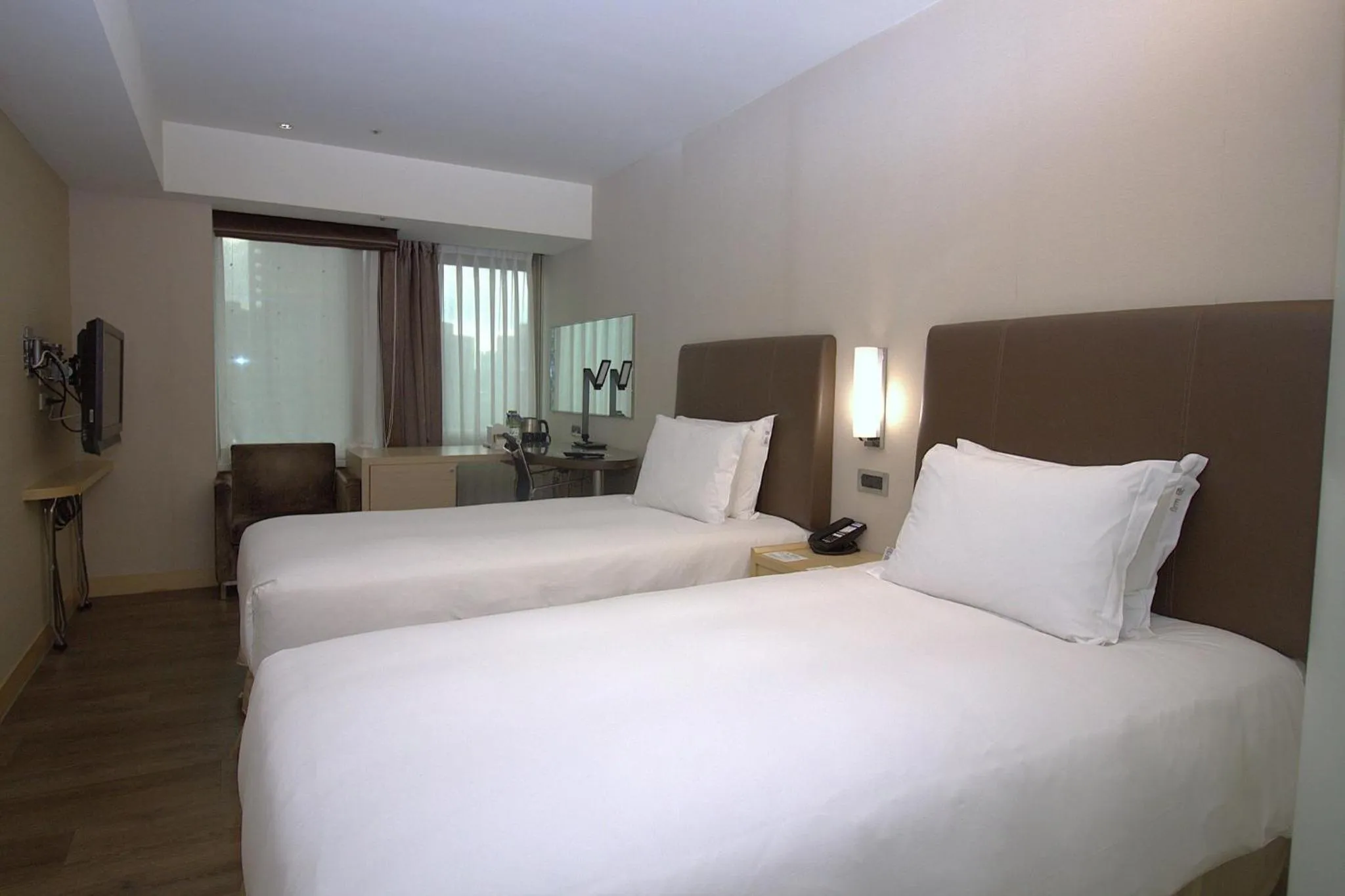 Photo of the whole room, Bed in Holiday Inn Express Taoyuan by IHG