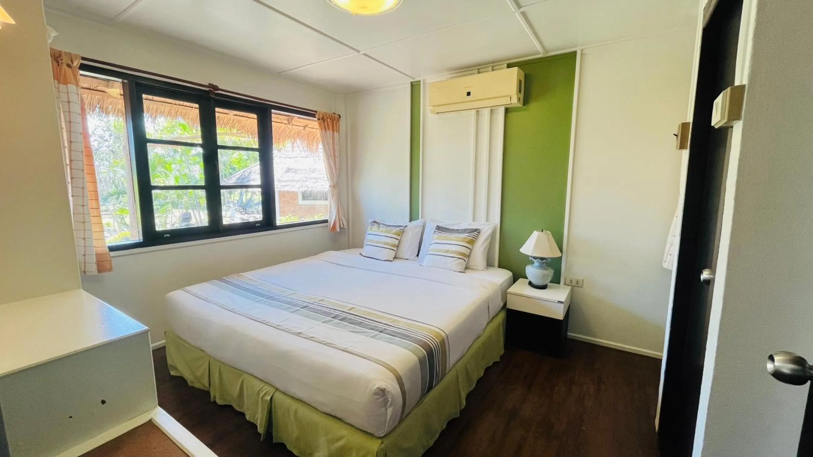 Bed in Suan Bankrut Beach Resort