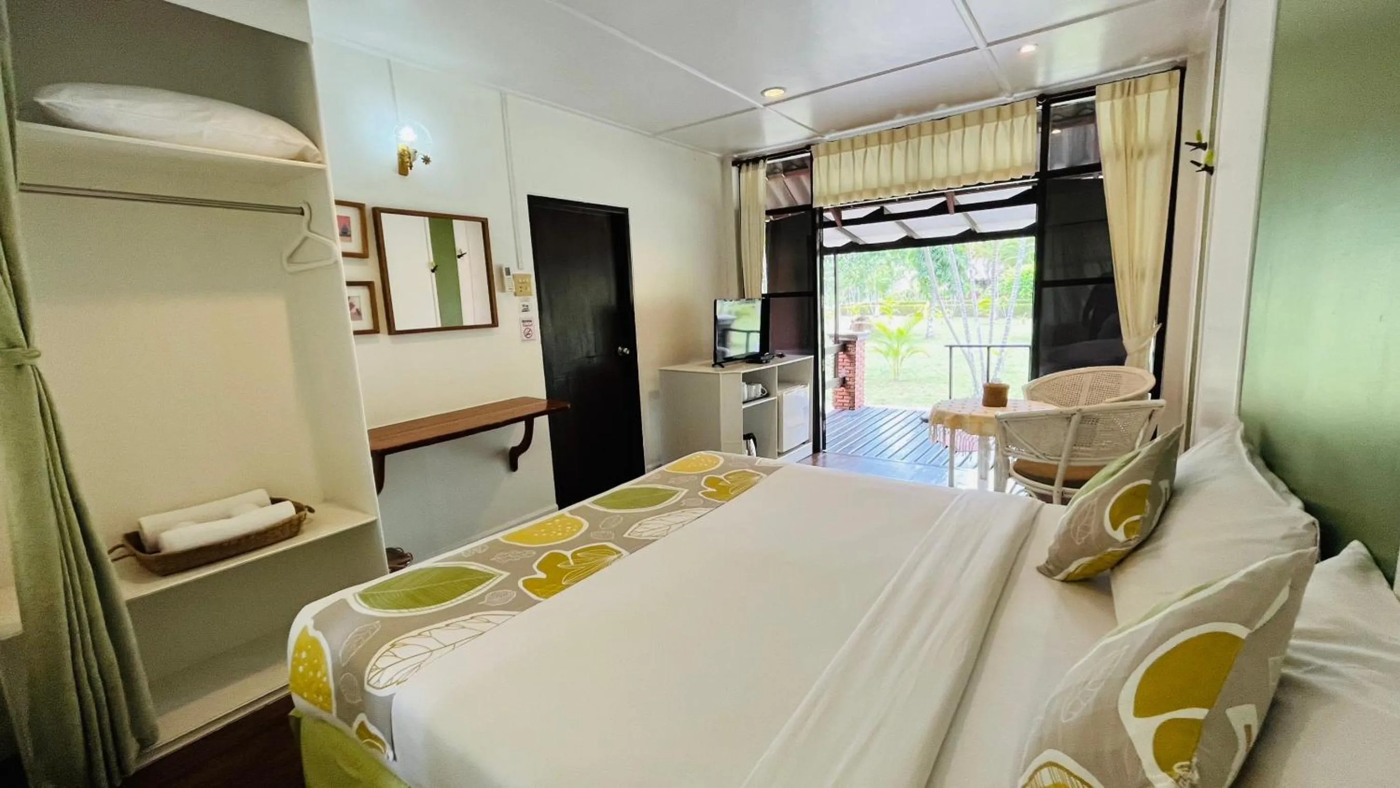 Bed in Suan Bankrut Beach Resort