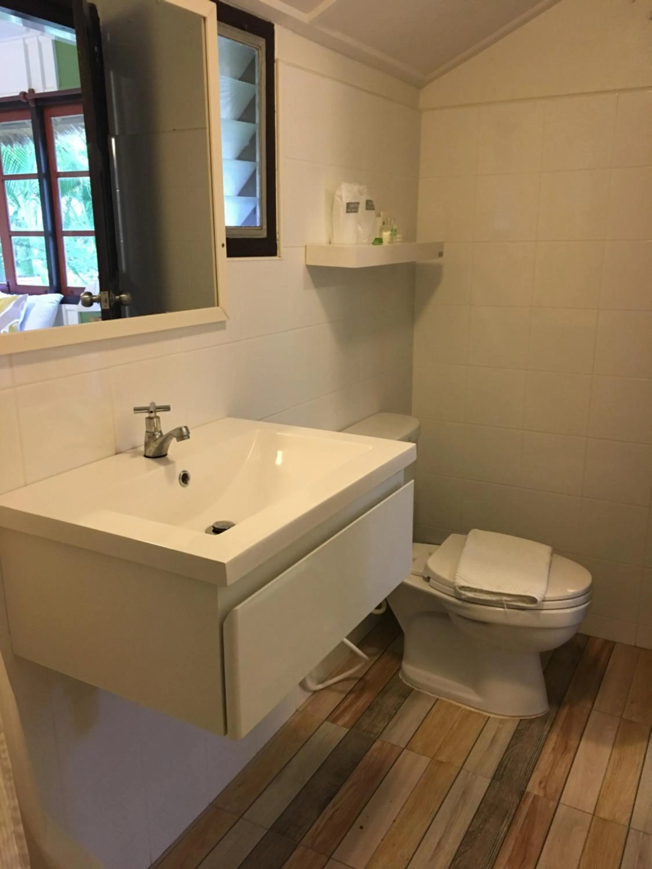 Bathroom in Suan Bankrut Beach Resort