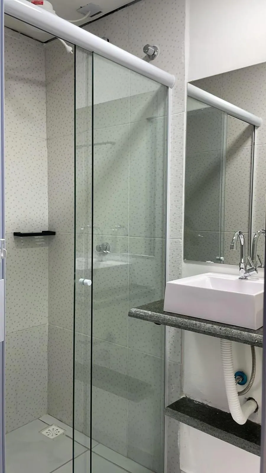 Shower in Pousada Praia do Tombo