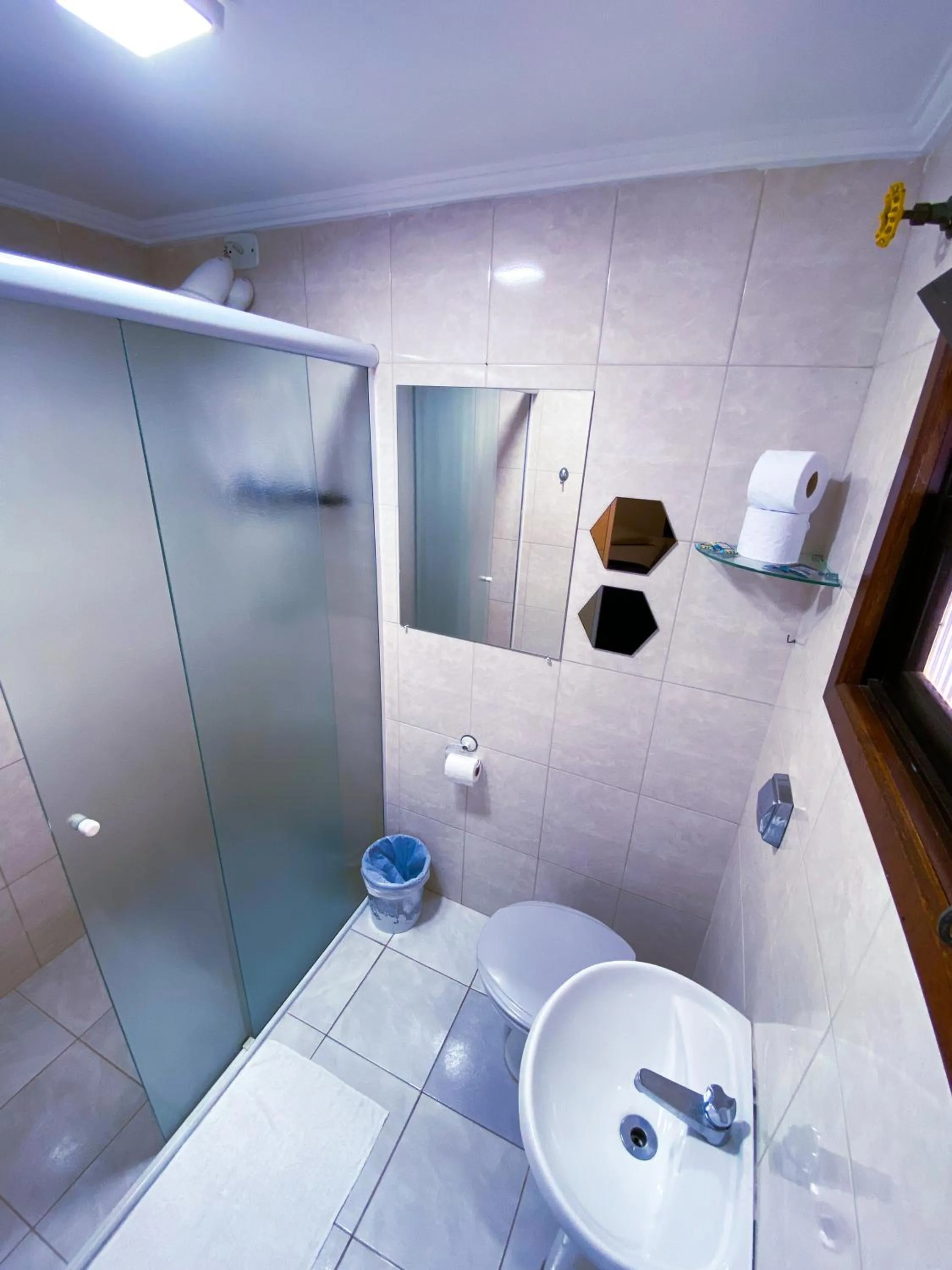 Shower in Pousada Praia do Tombo