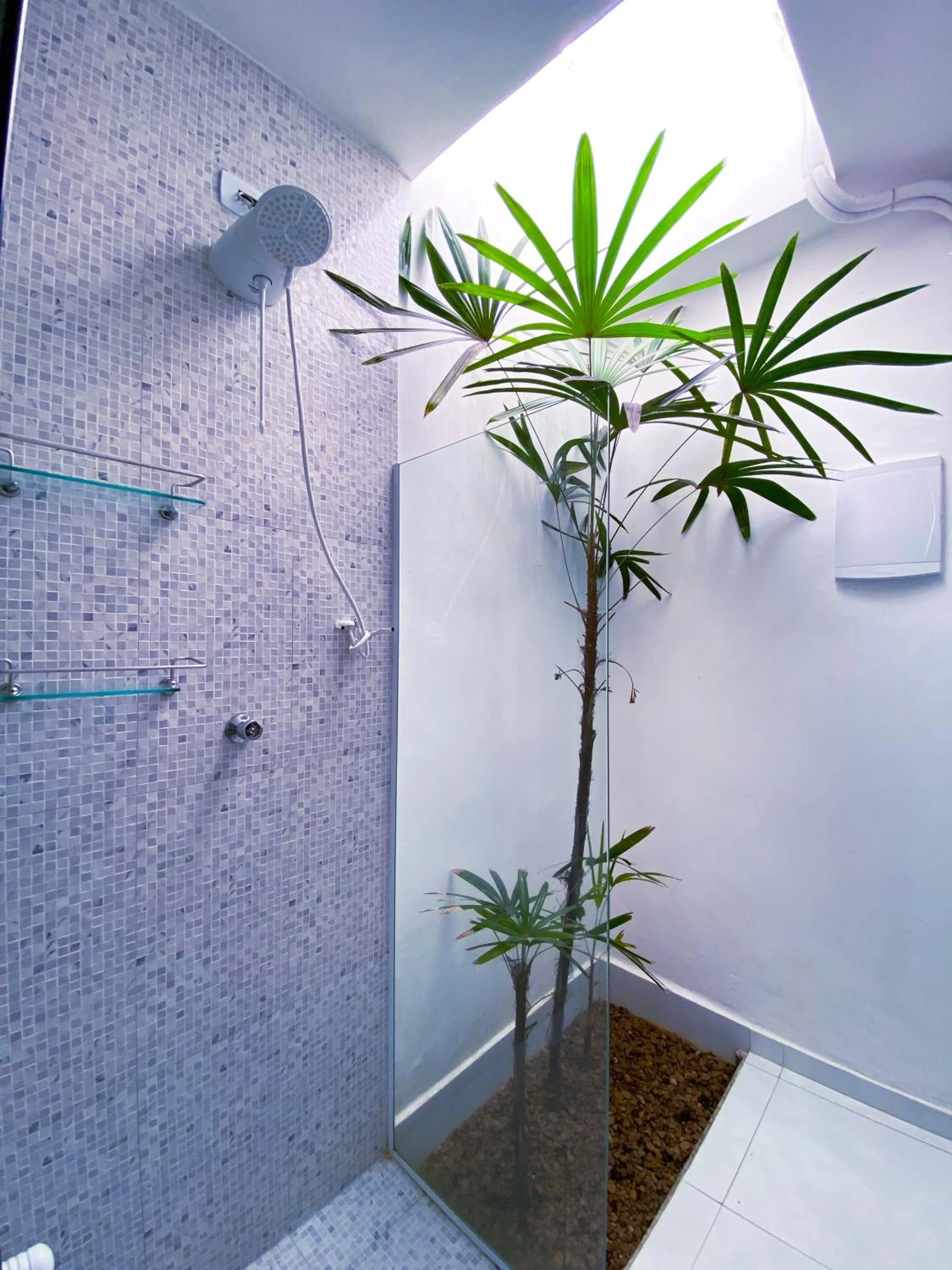 Shower in Pousada Praia do Tombo