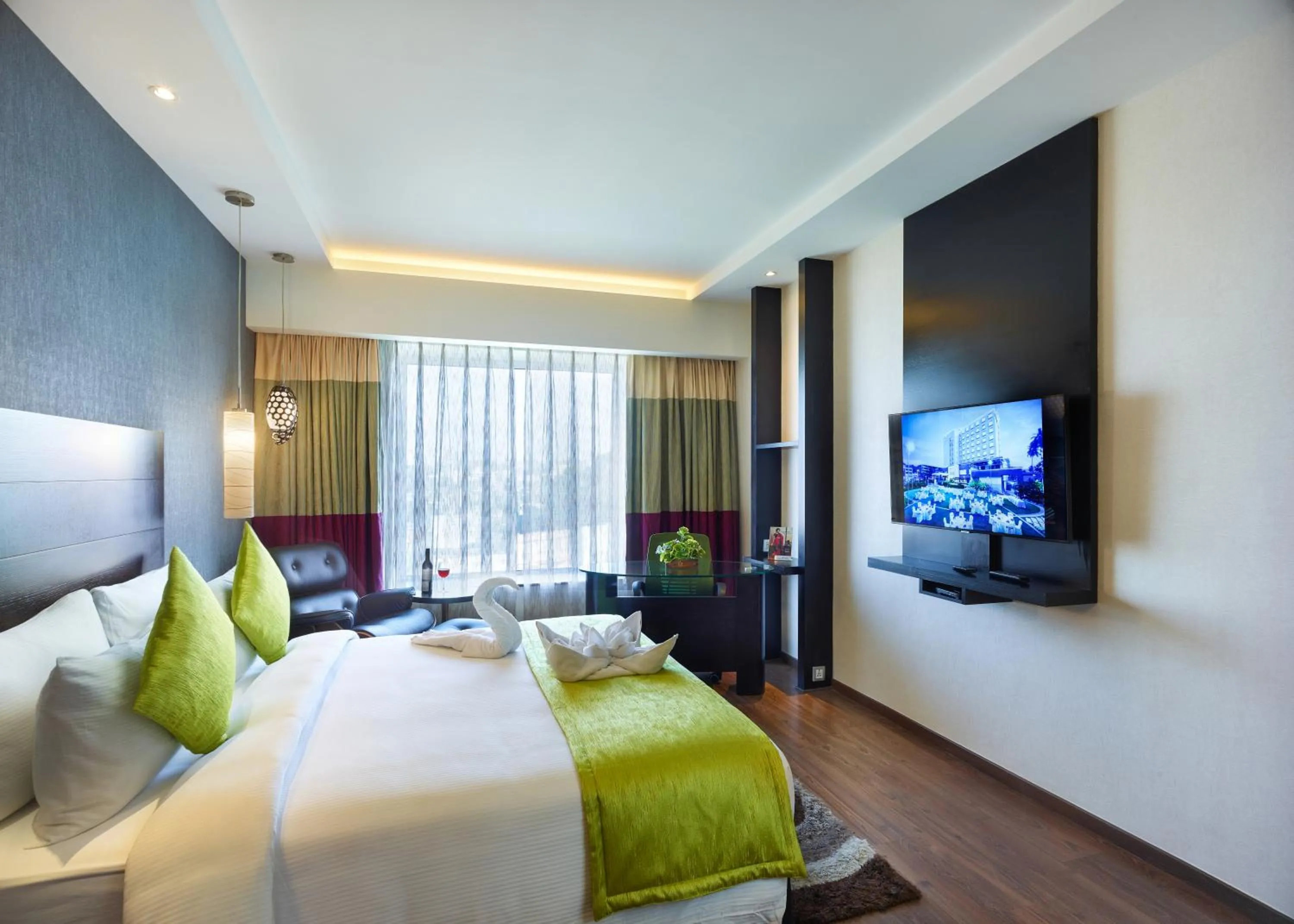 Photo of the whole room, Bed in HYCINTH Hotels