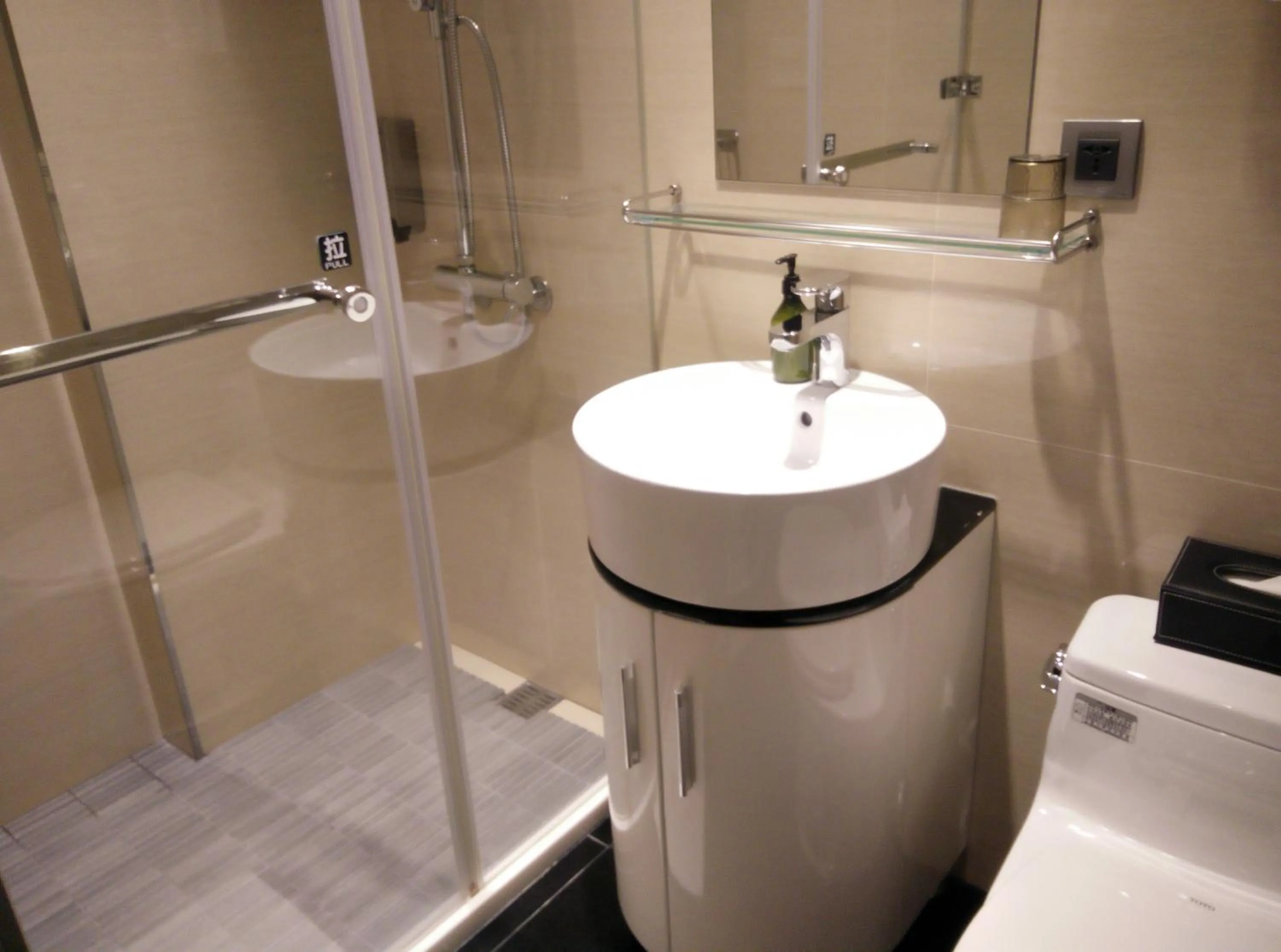 Shower in Beauty Hotels Taipei - Hotel B7