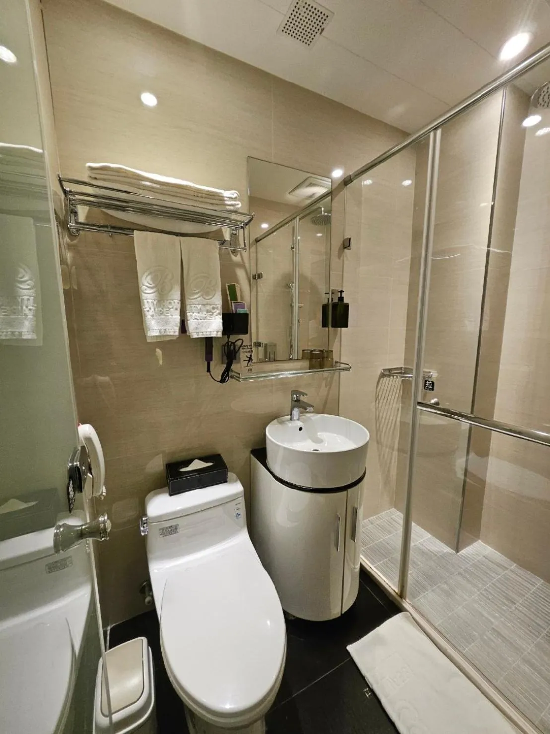 Shower in Beauty Hotels Taipei - Hotel B7