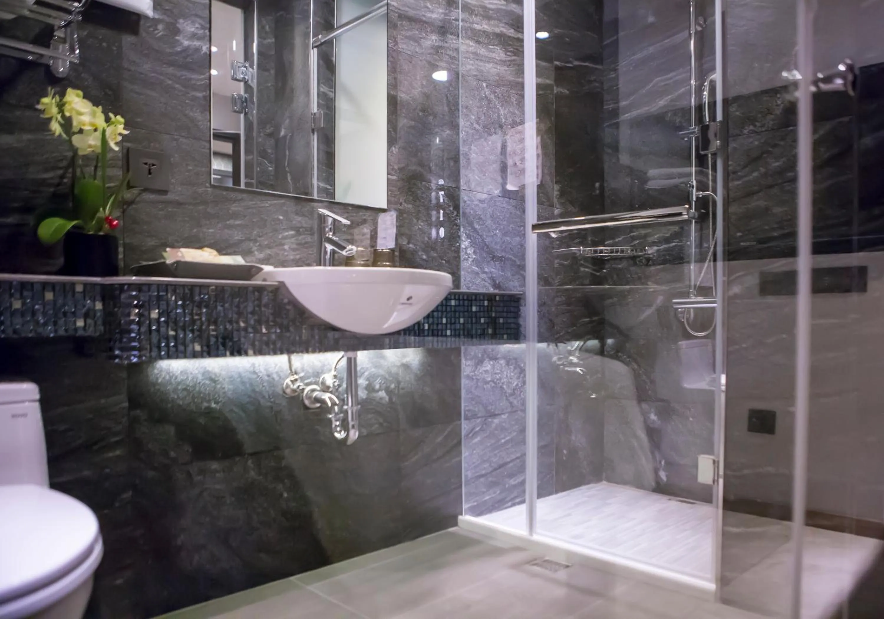 Shower in Beauty Hotels Taipei - Hotel B7