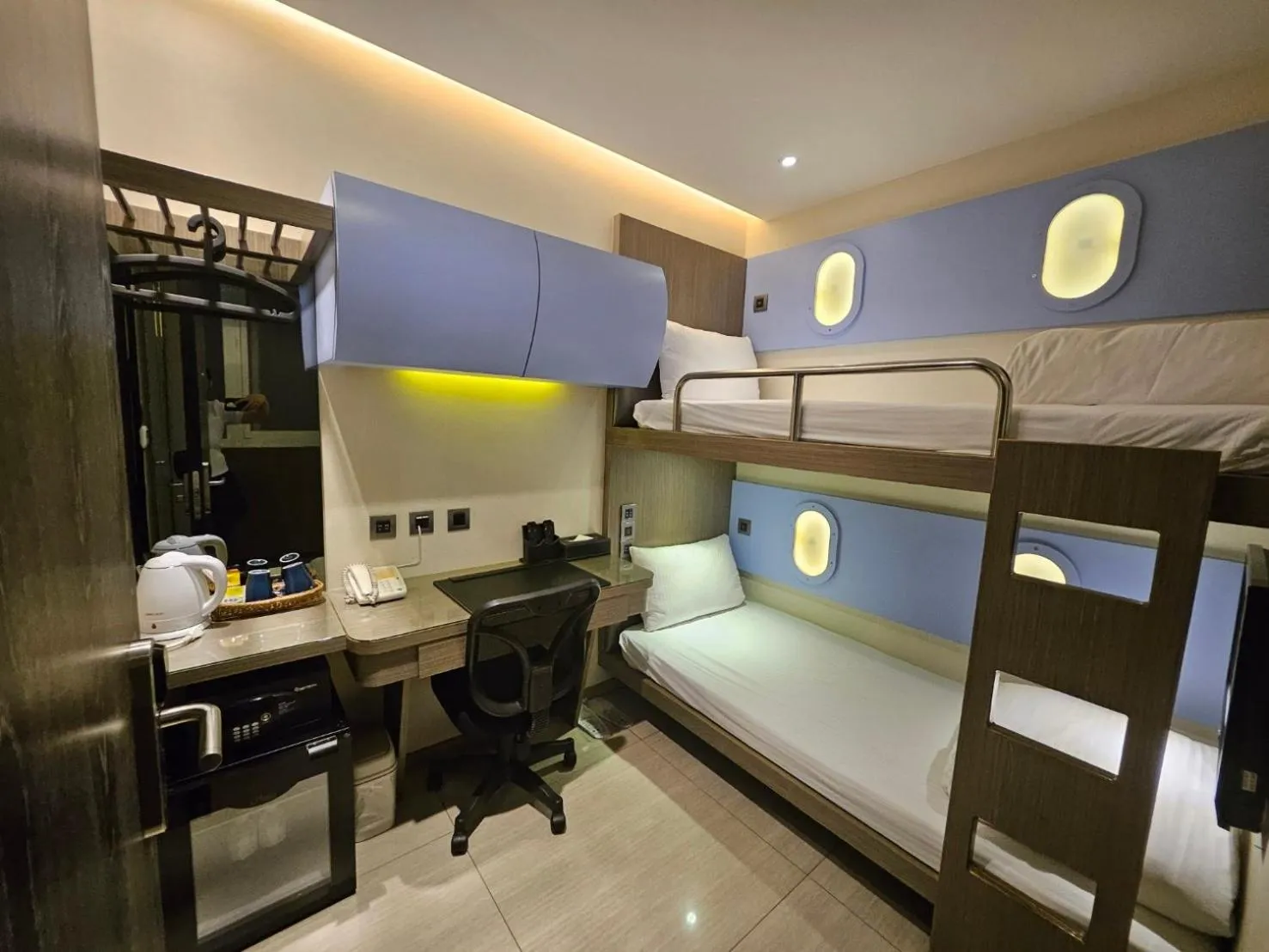 Photo of the whole room, Bed in Beauty Hotels Taipei - Hotel B7