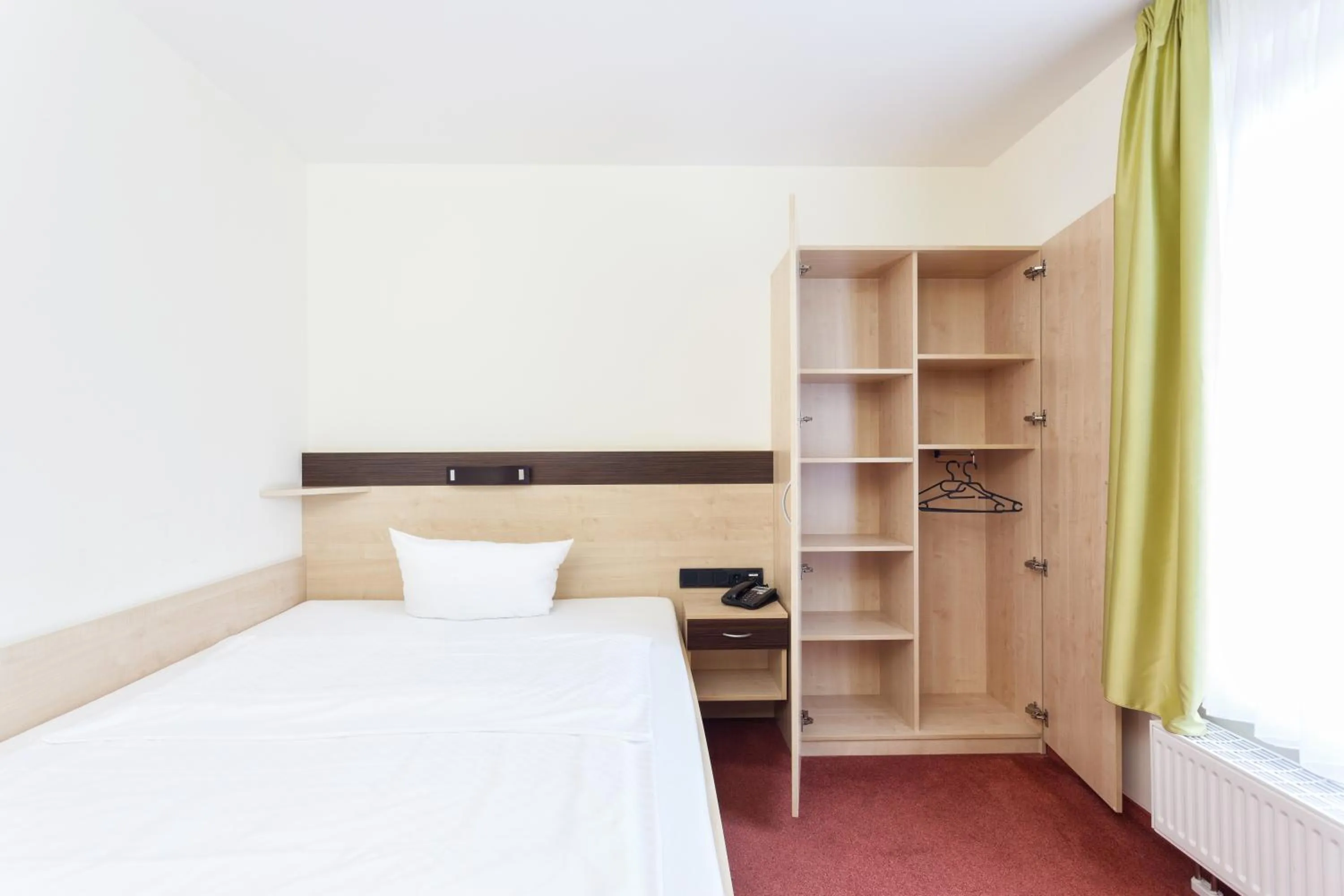 Bed in Hotel Mit-Mensch