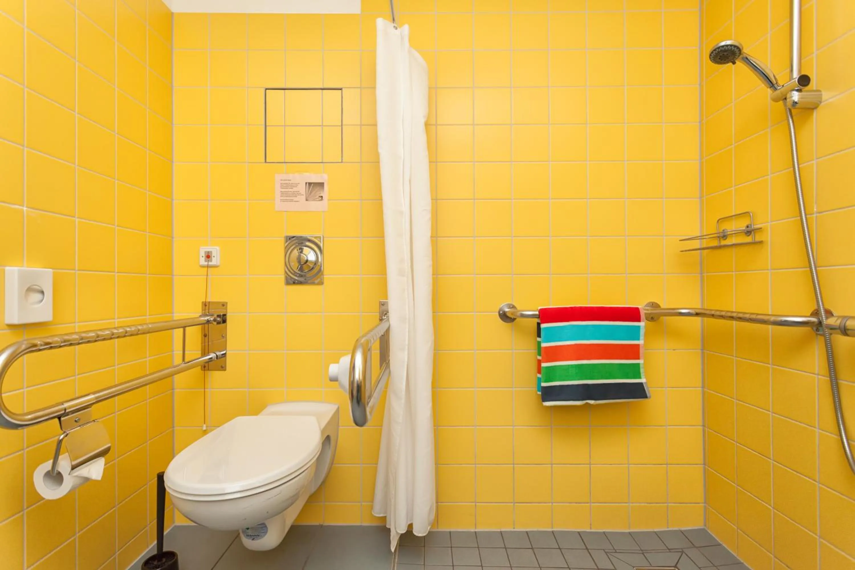 Bathroom in Hotel Mit-Mensch