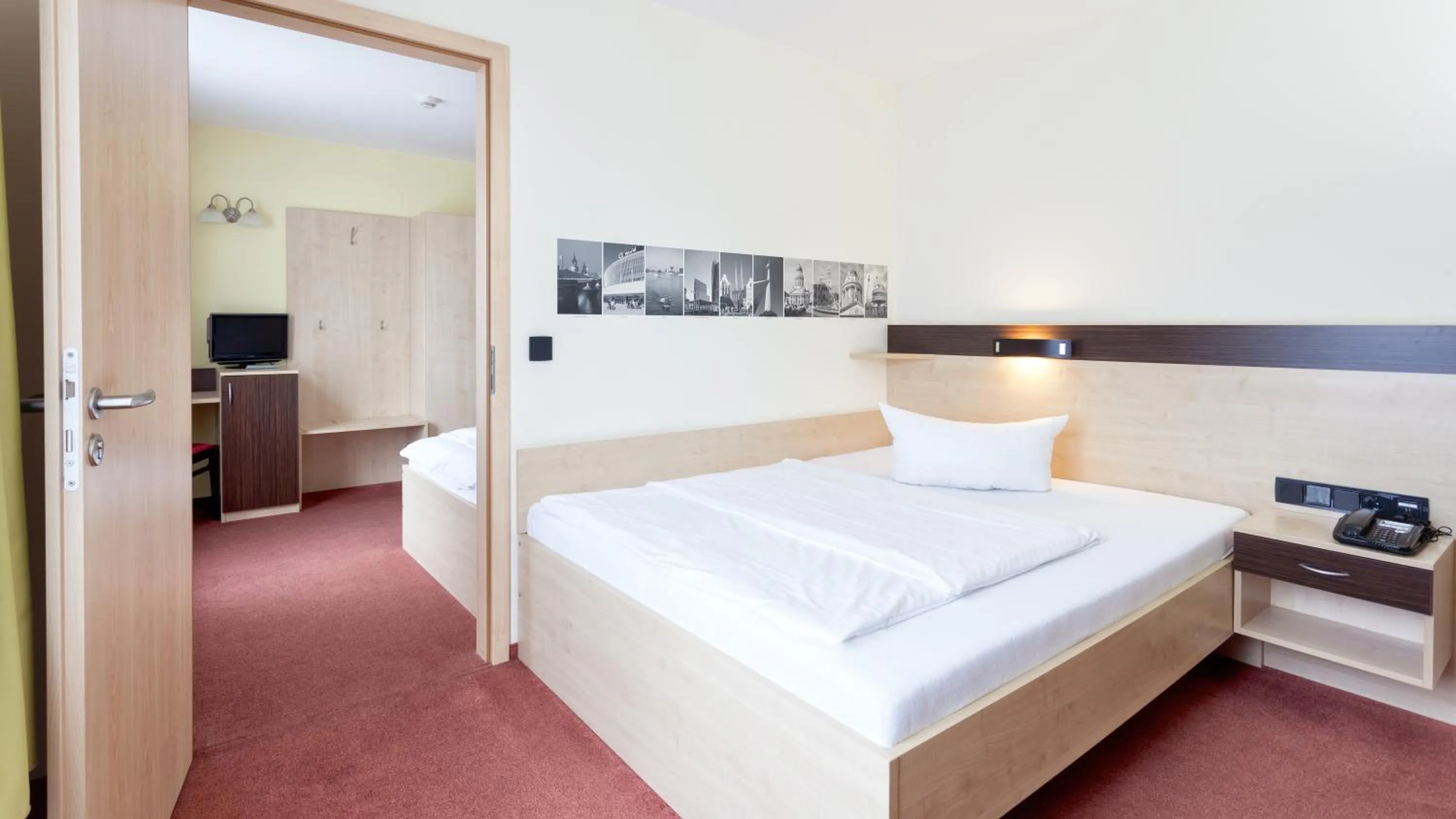 Bed in Hotel Mit-Mensch