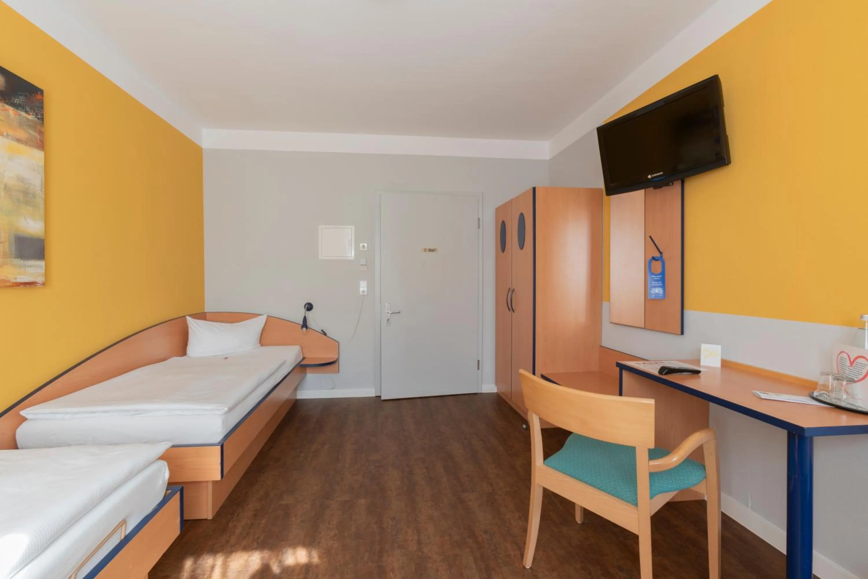 Photo of the whole room, Bed in Hotel Mit-Mensch