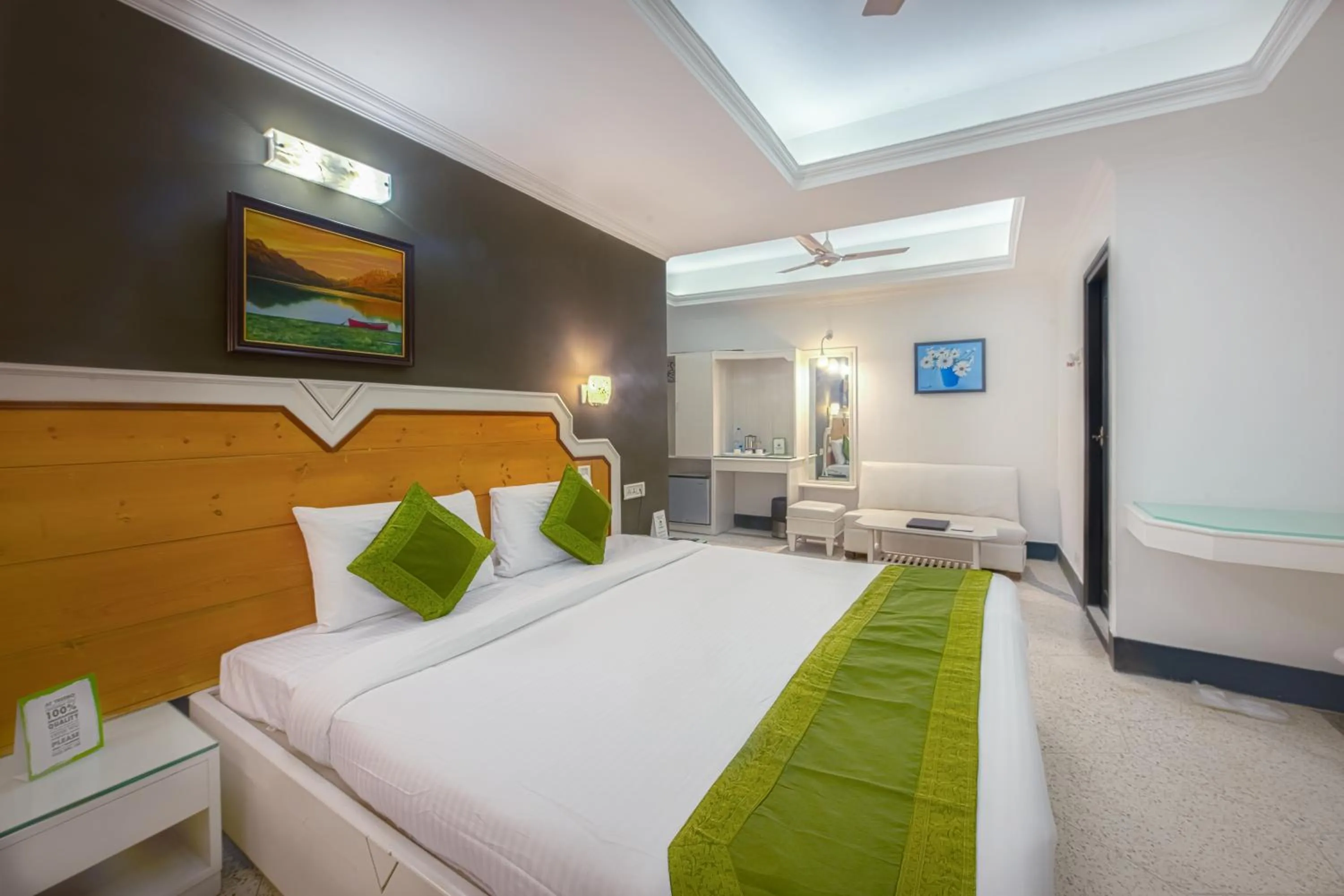 Bedroom, Bed in Treebo Green View, Park Circus