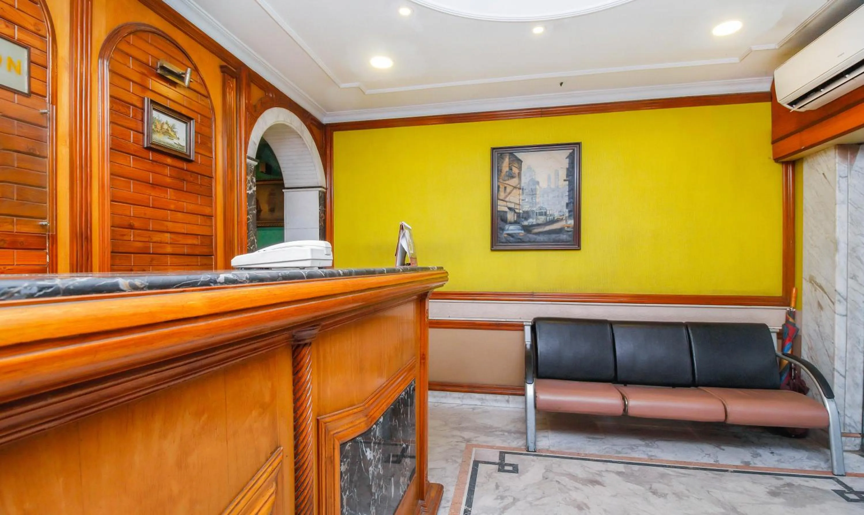 Lobby or reception in Treebo Green View, Park Circus