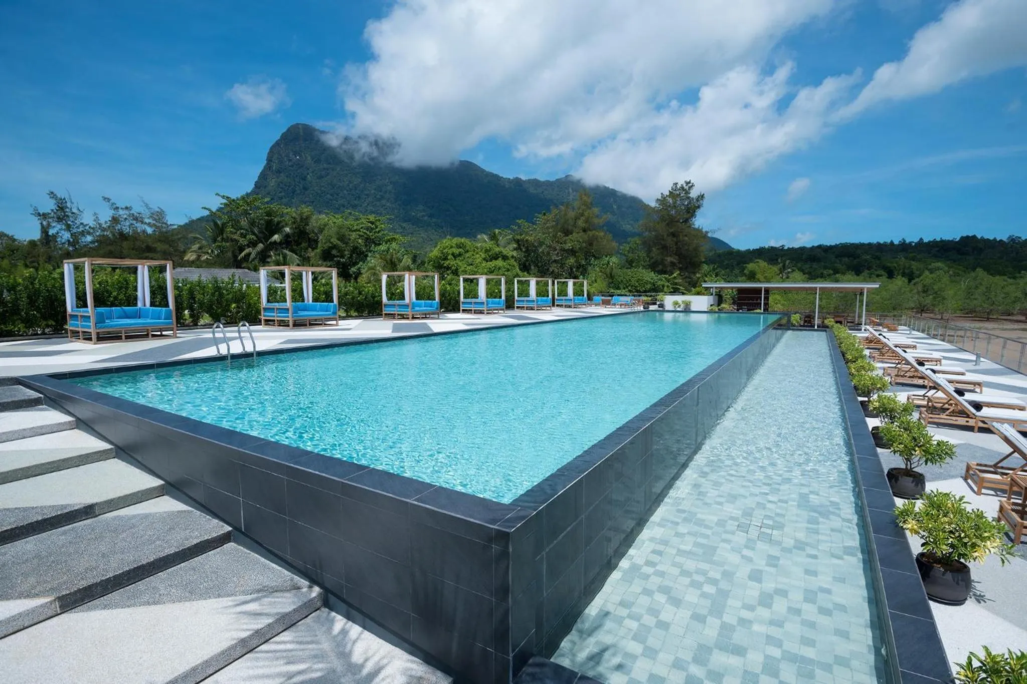 Swimming pool in Cove 55