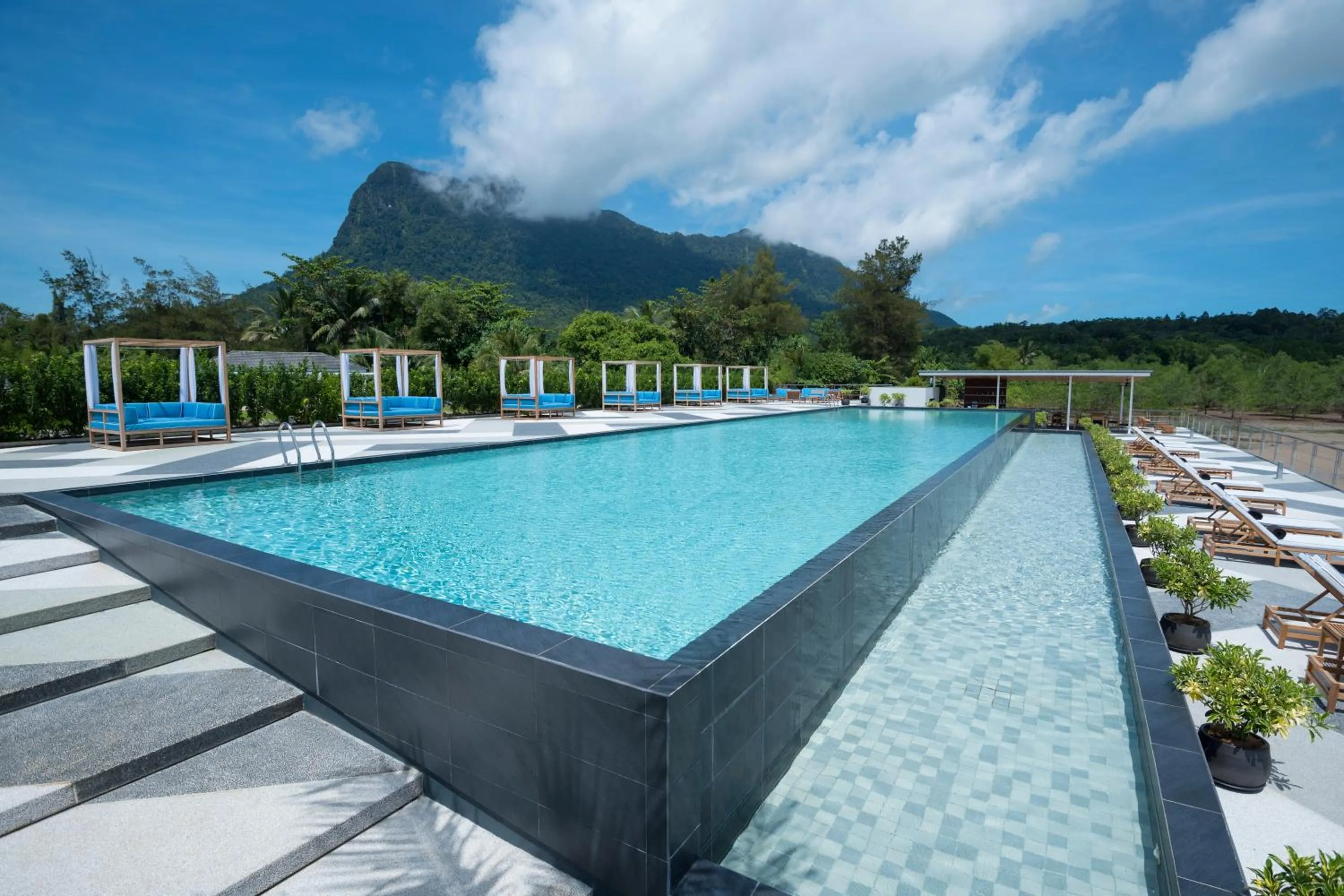 Swimming pool in Cove 55