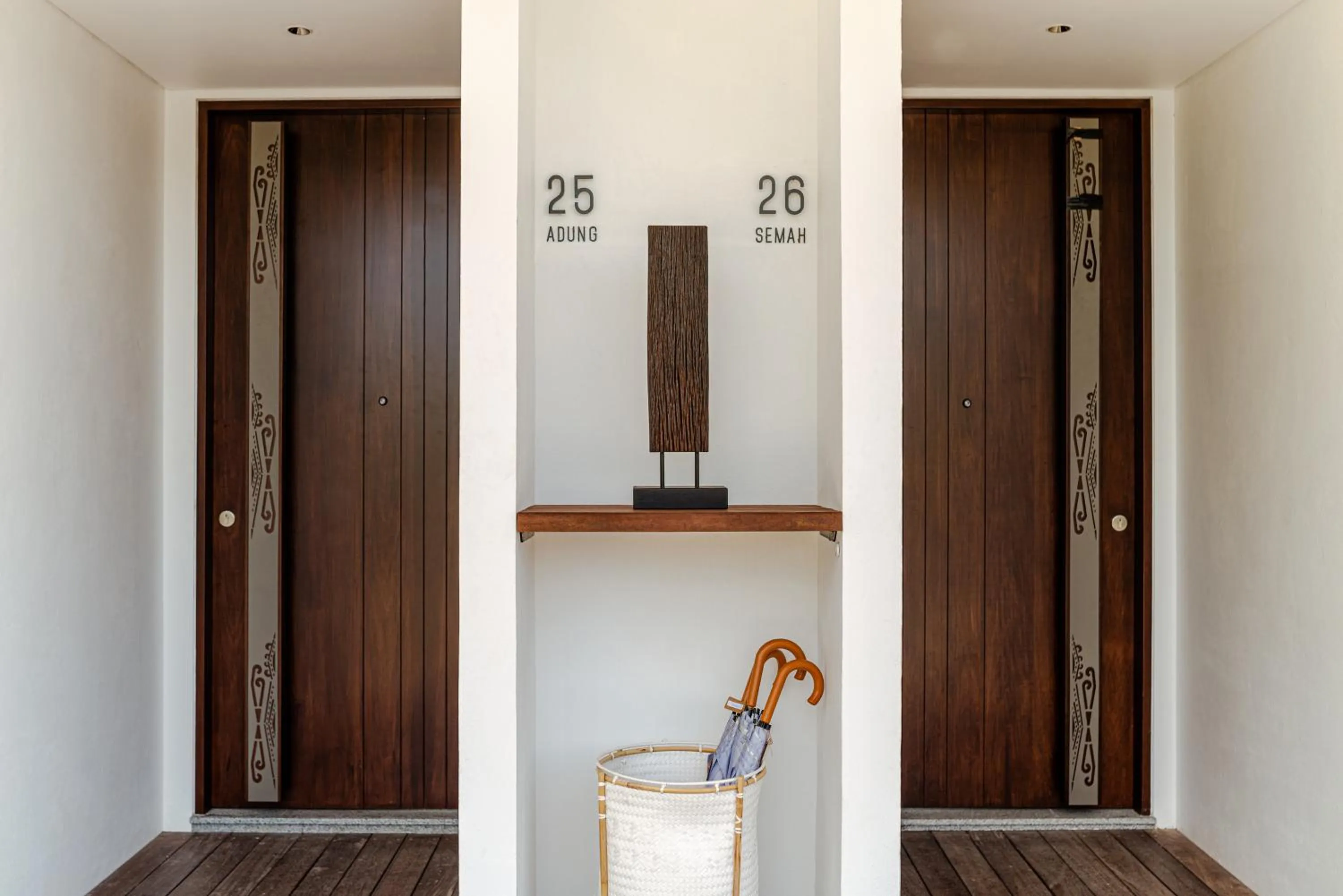 Facade/entrance in Cove 55