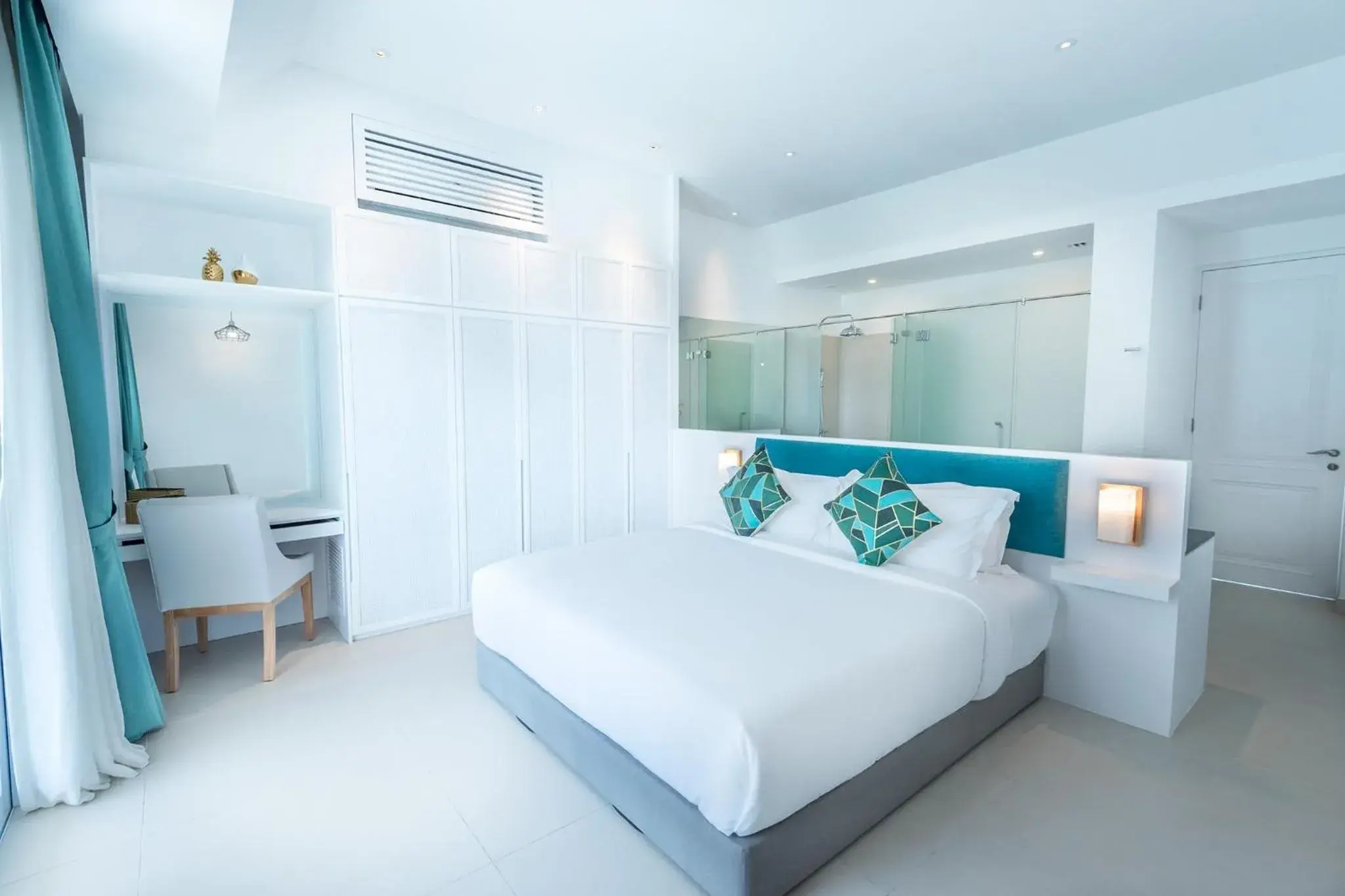 Cove Balcony With Sea View (Half board package with complimentary bottle of wine) in Cove 55 Cove Balcony With Sea View (Half board package with complimentary bottle of wine) in Cove 55