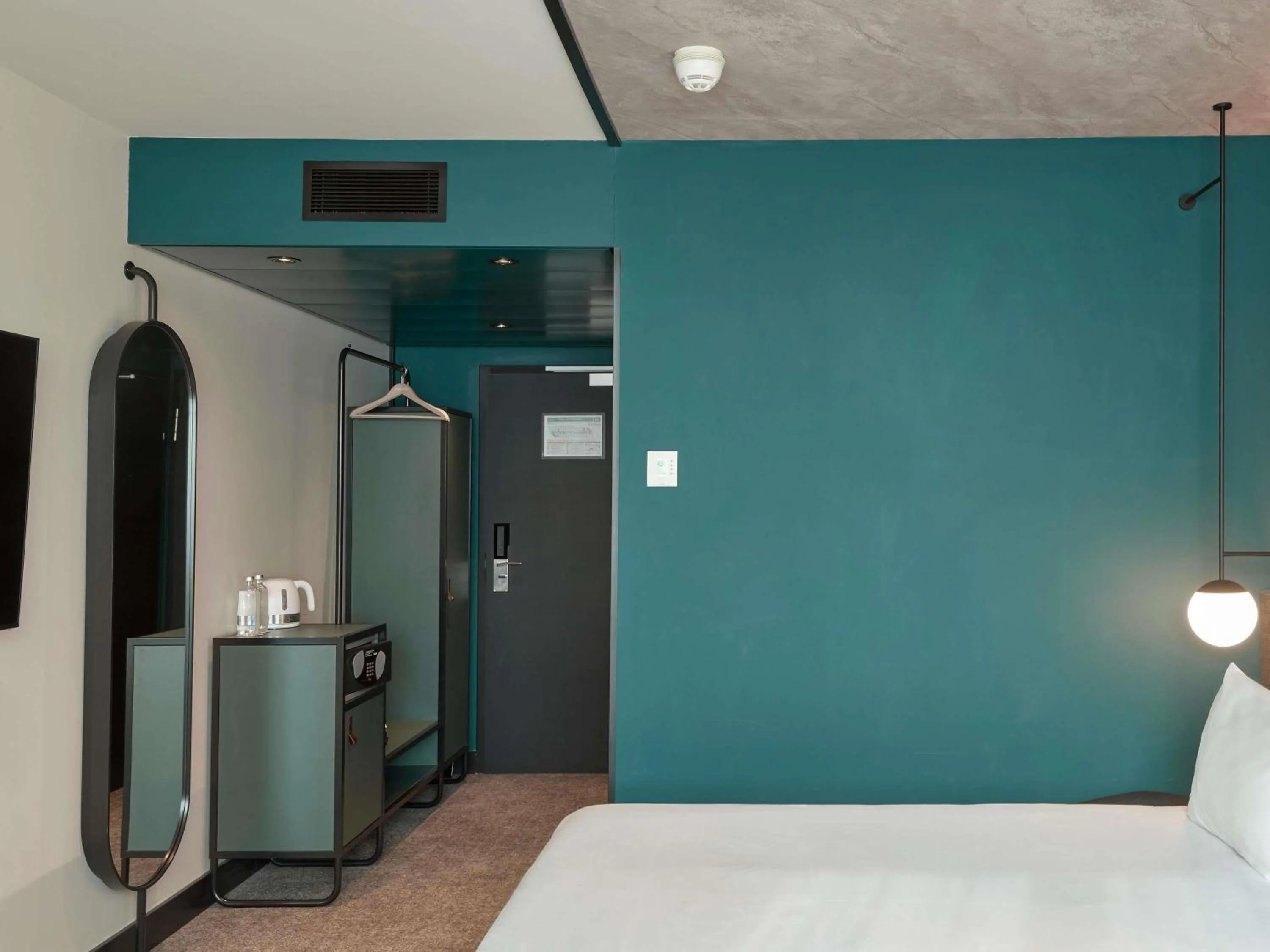 Bedroom, Bed in Novotel Bern Expo